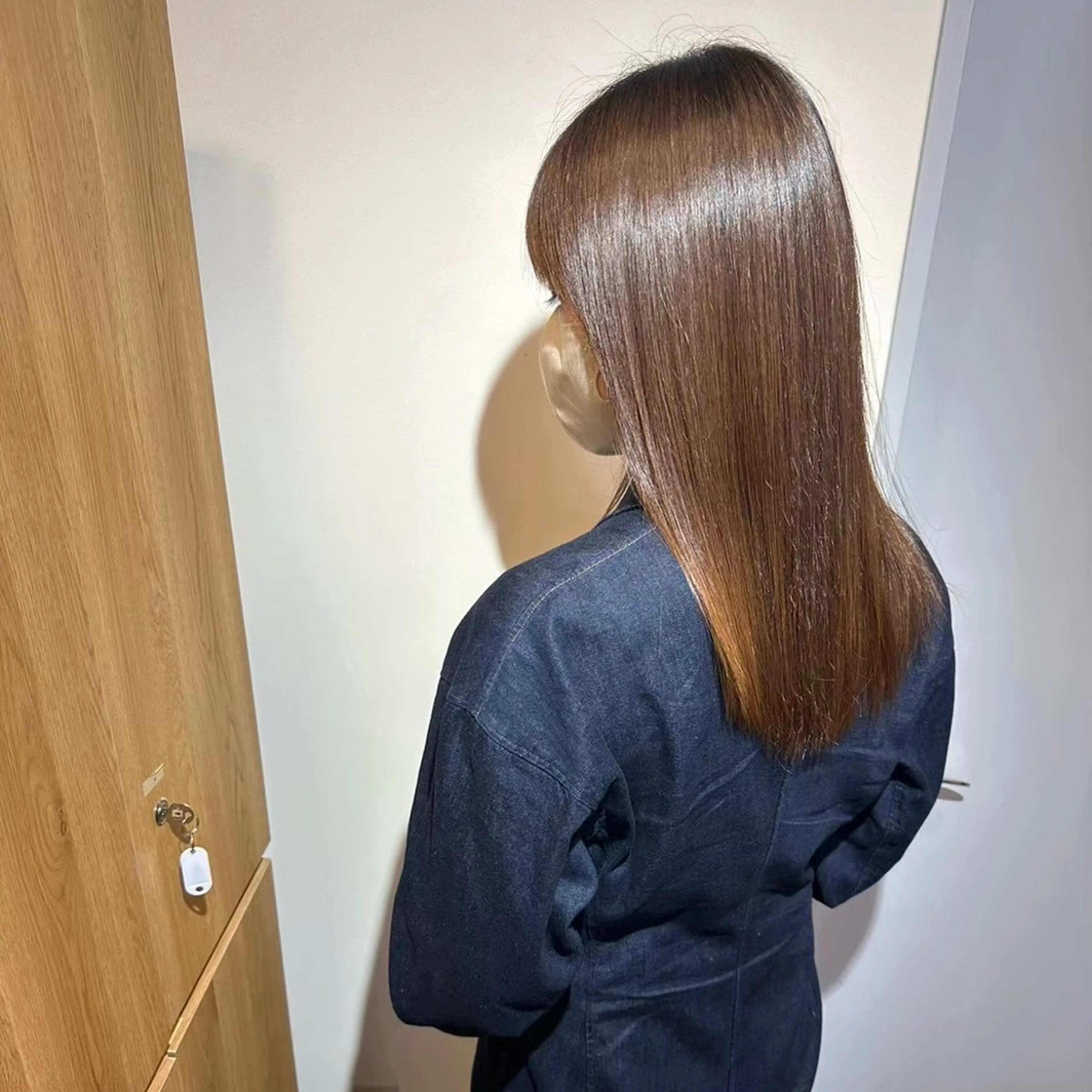 セミロング 岡田 佳子のヘアスタイル