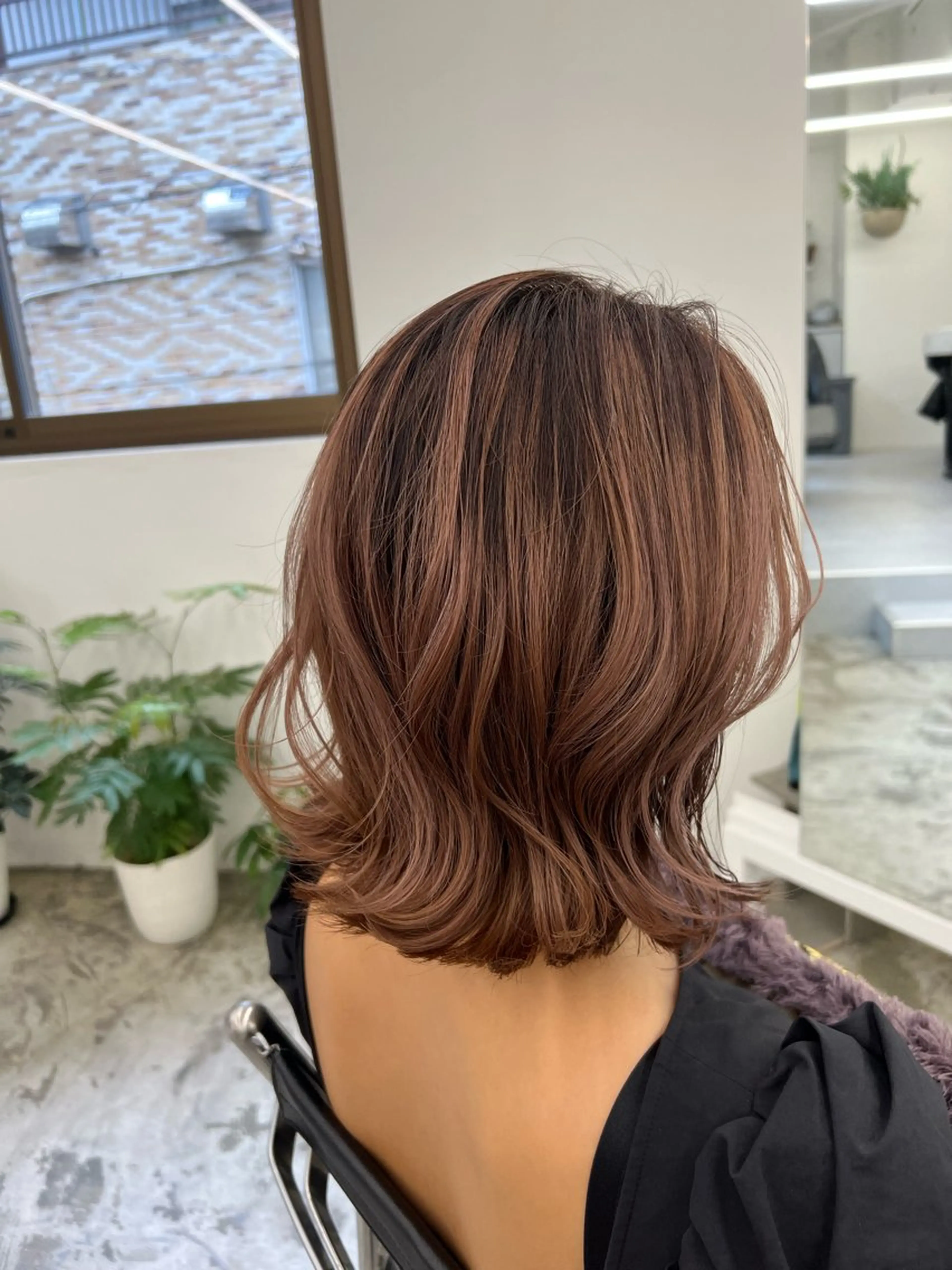 ミディアム カラー ブリーチ ブラウンカラー ピンクカラー ピンクブラウン ボブショート/岩崎 明生のヘアスタイル