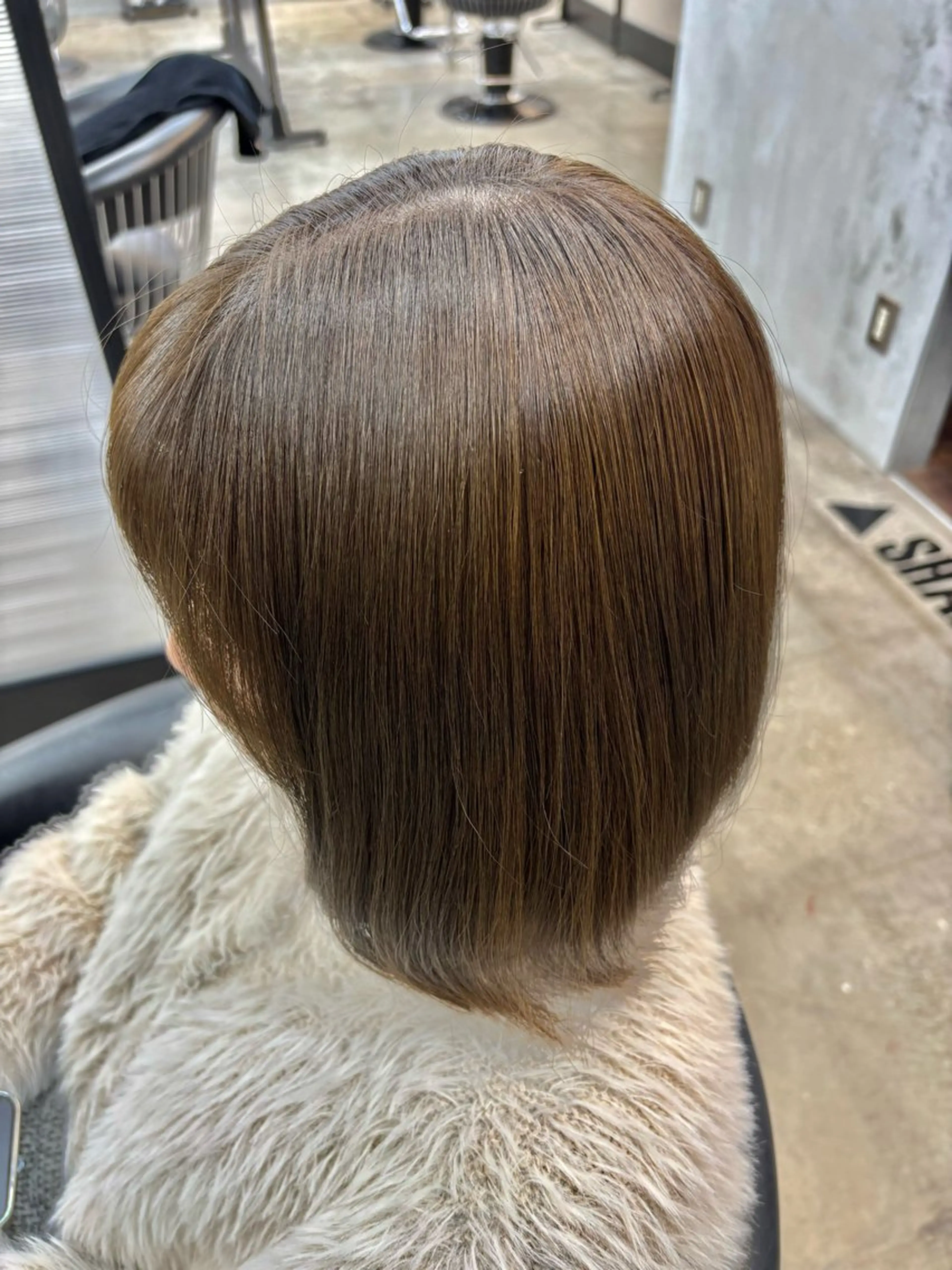 ショート ヘアカラー 飛田 真彩のヘアスタイル