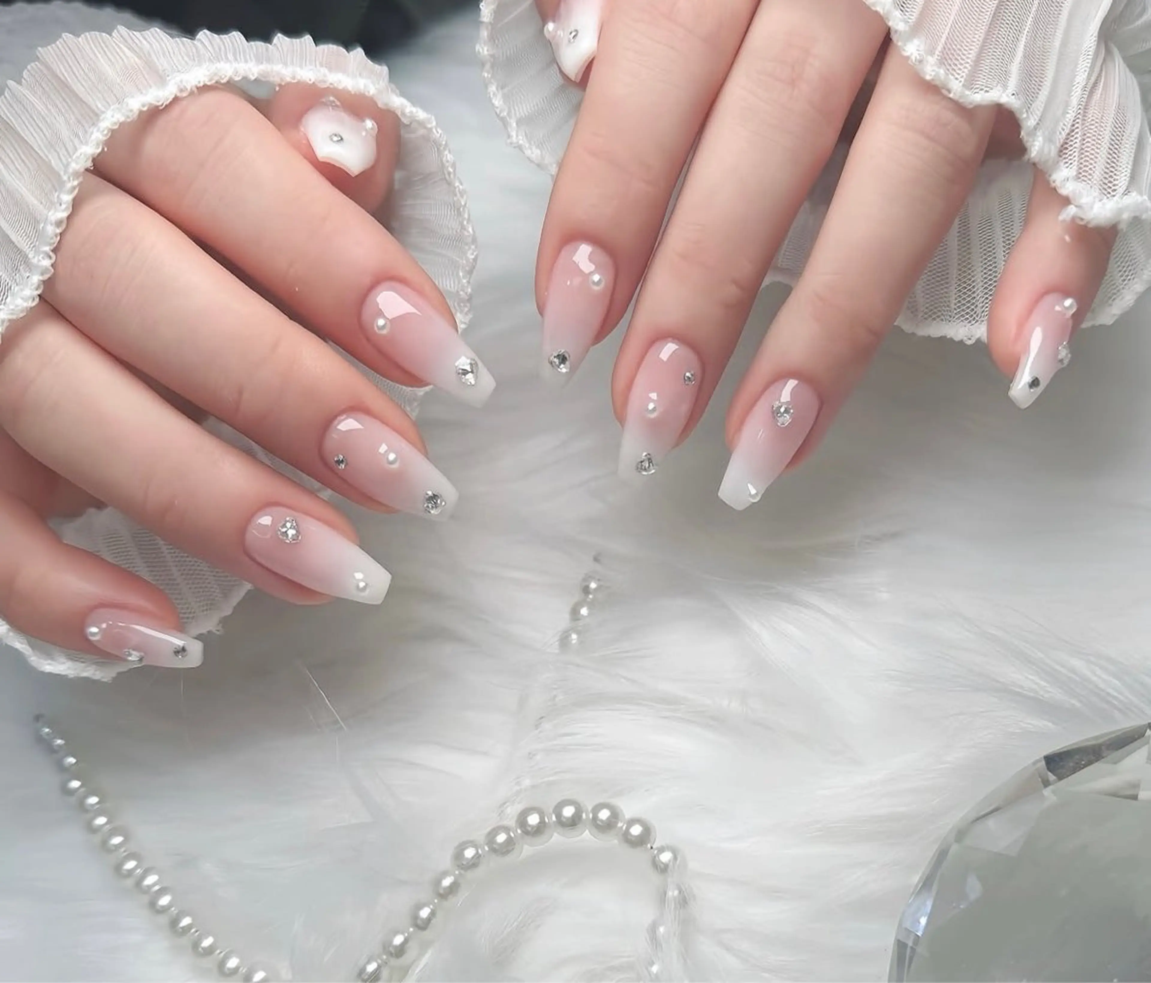 セミロング 韓国風ヘア ハンドネイル Aila Nail HanChanのネイルデザイン