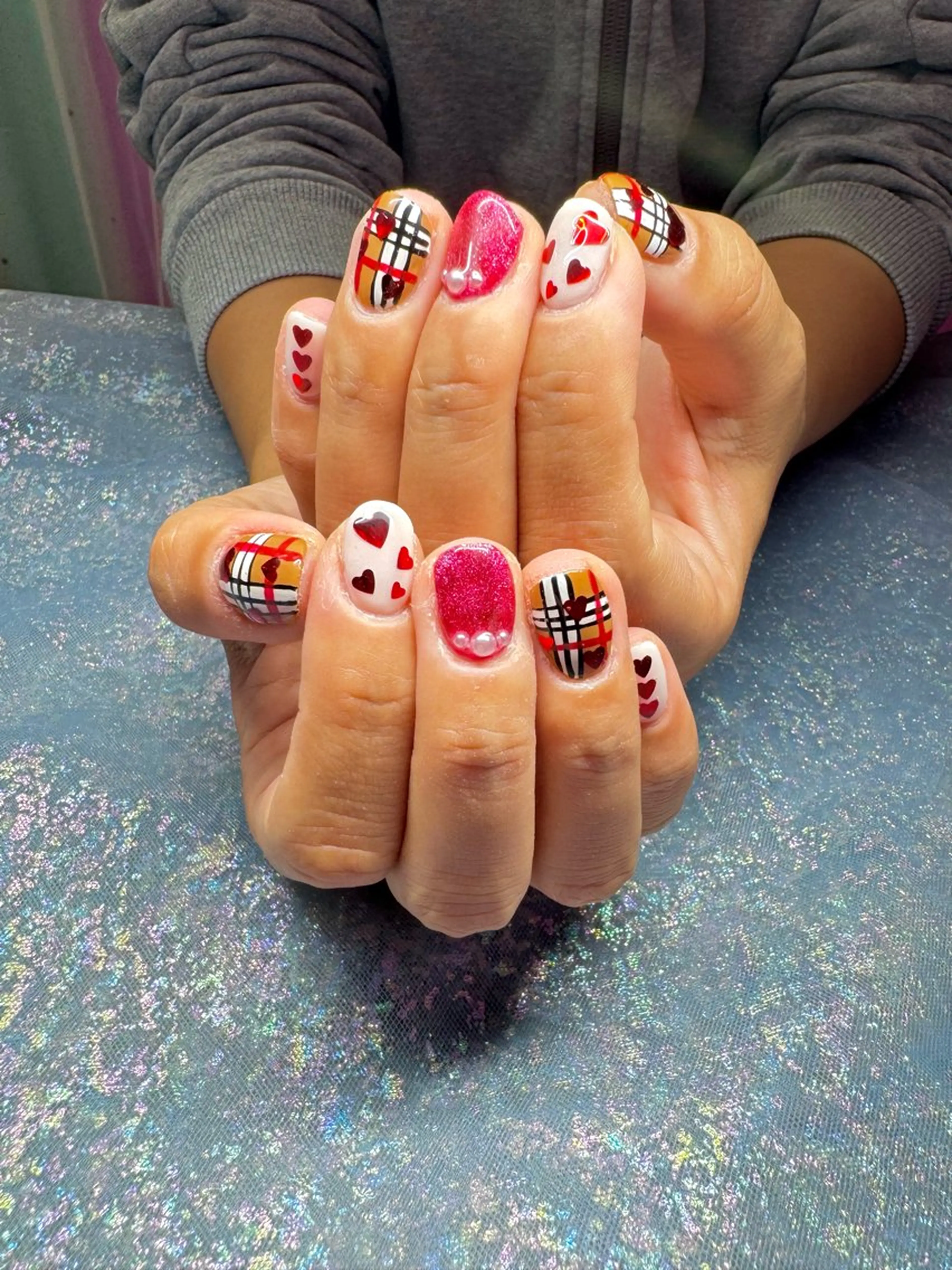 ネイル マグネットネイル 持ち込み 赤色 ハンドネイル nail spaß所属・WAKALU .のネイルデザイン