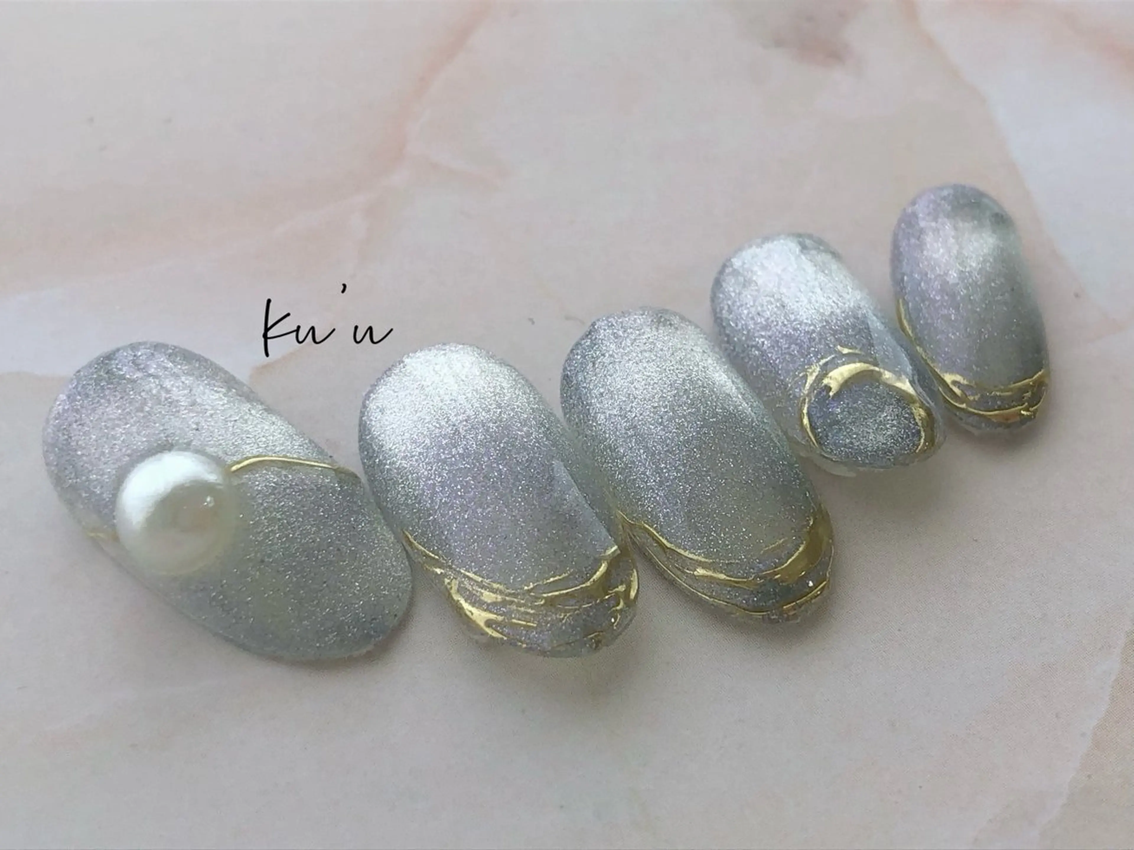 ミディアム サロンku'u所属・salon kuuのネイルデザイン