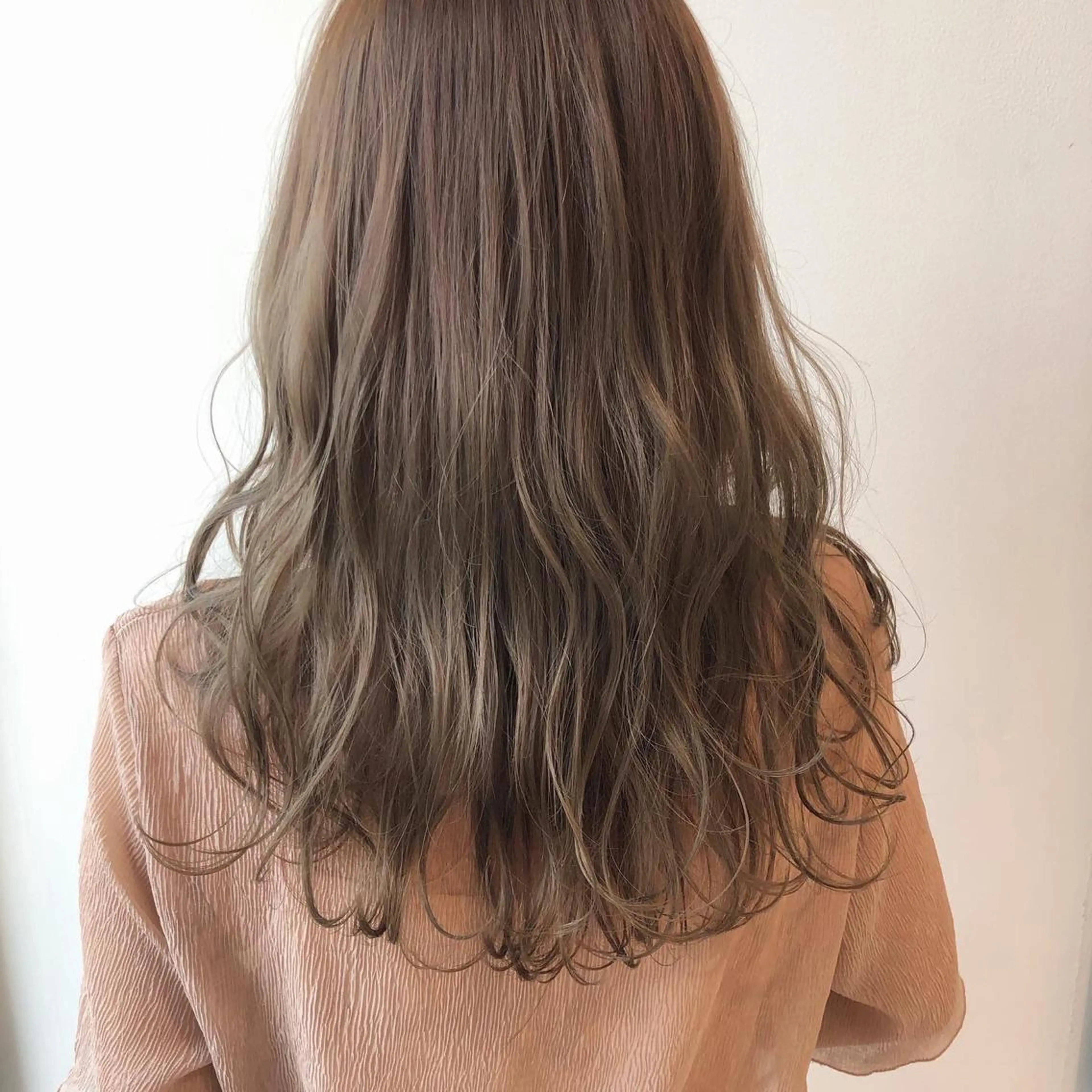ロング ヤマモト マイのヘアスタイル