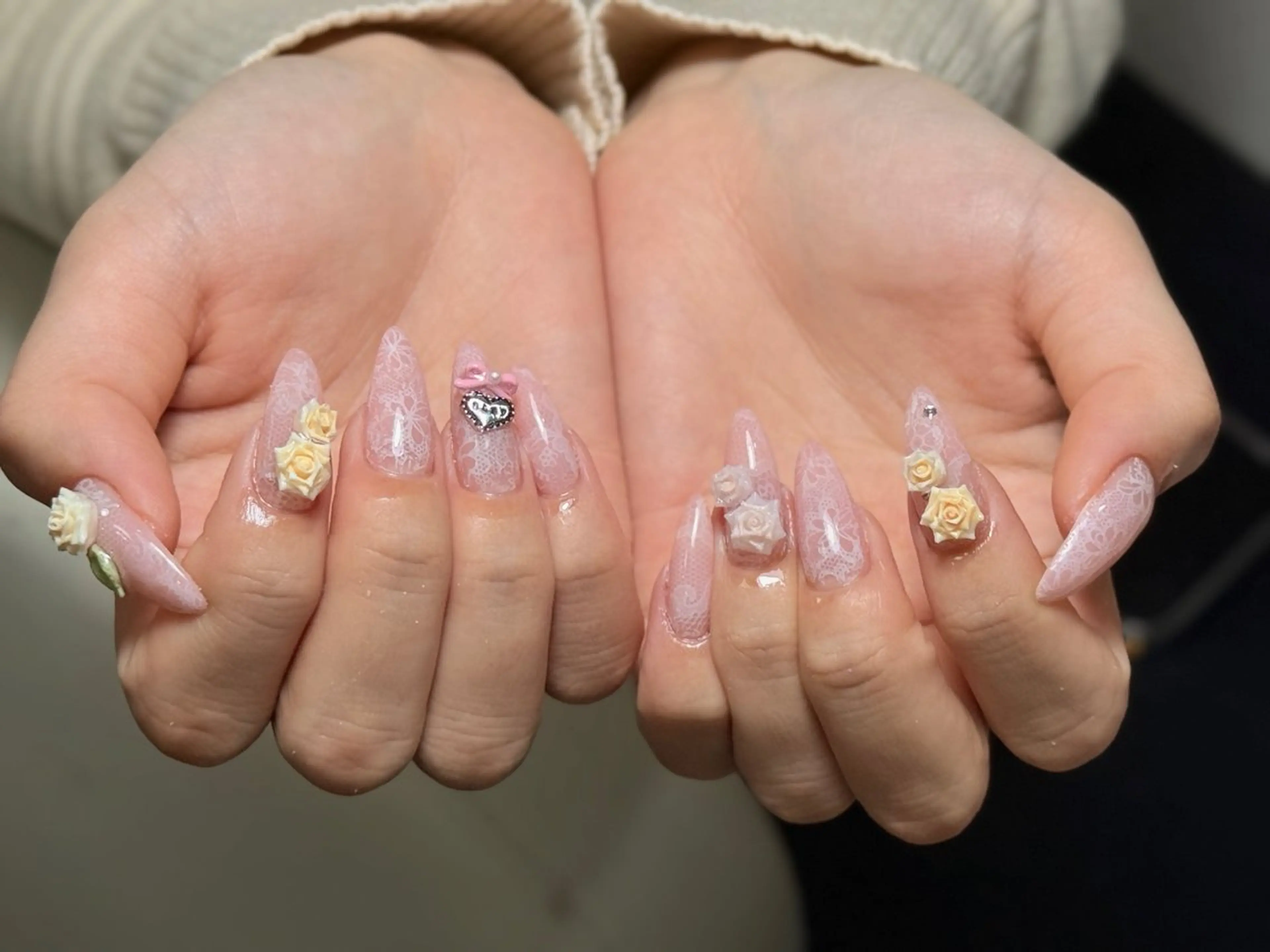ネイル アートネイル オーロラネイル チークネイル フレンチネイル ガラスフレンチ ハンドネイル 🎀YooLi Nail salonのネイルデザイン