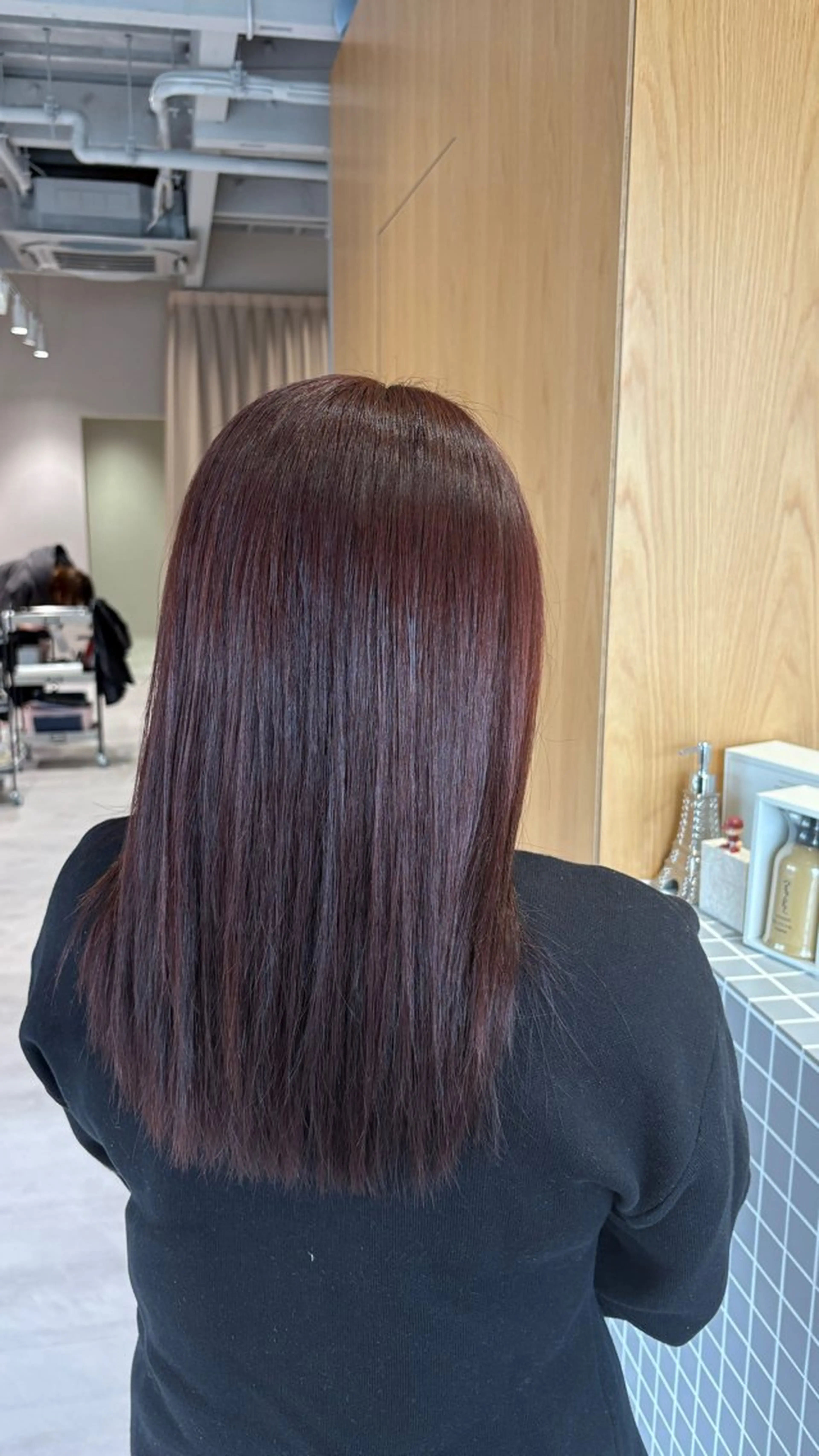 ミディアム ヘアカラー 井山 葵のヘアスタイル