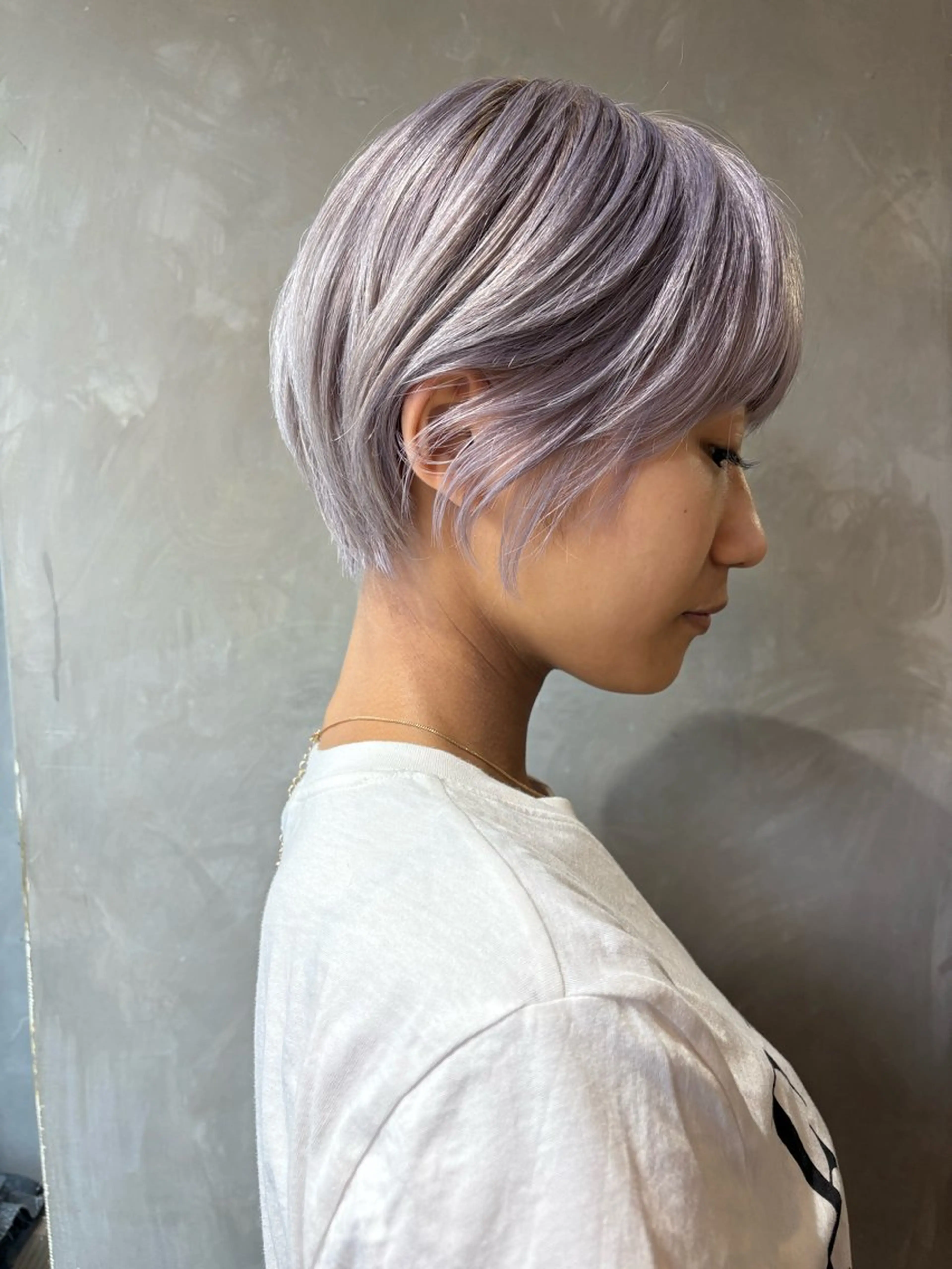 ショート カラー ブリーチ カット ヘアカラー トリートメント ツキノキ ミナのヘアスタイル