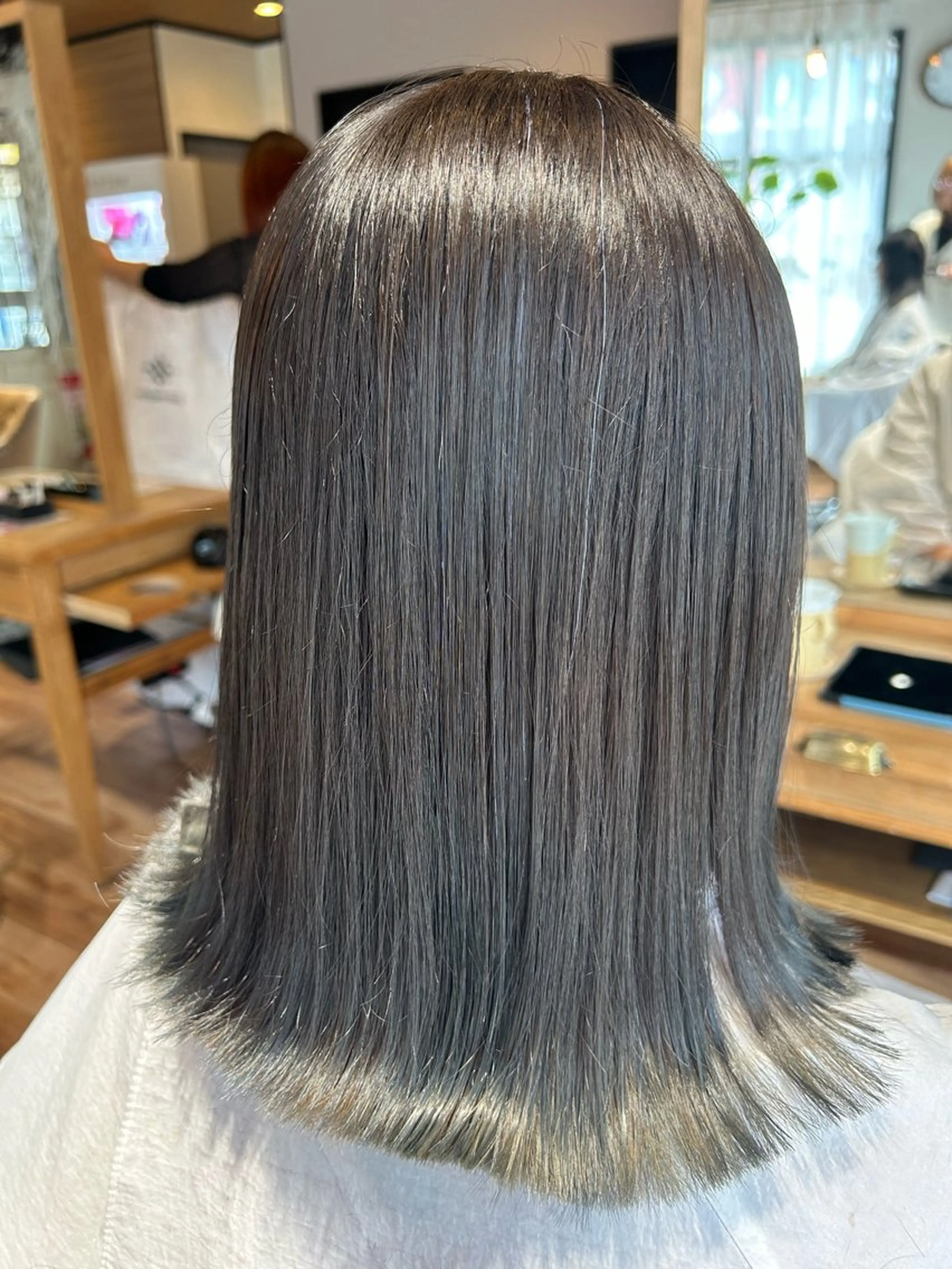 セミロング 巽 愛夏のヘアスタイル