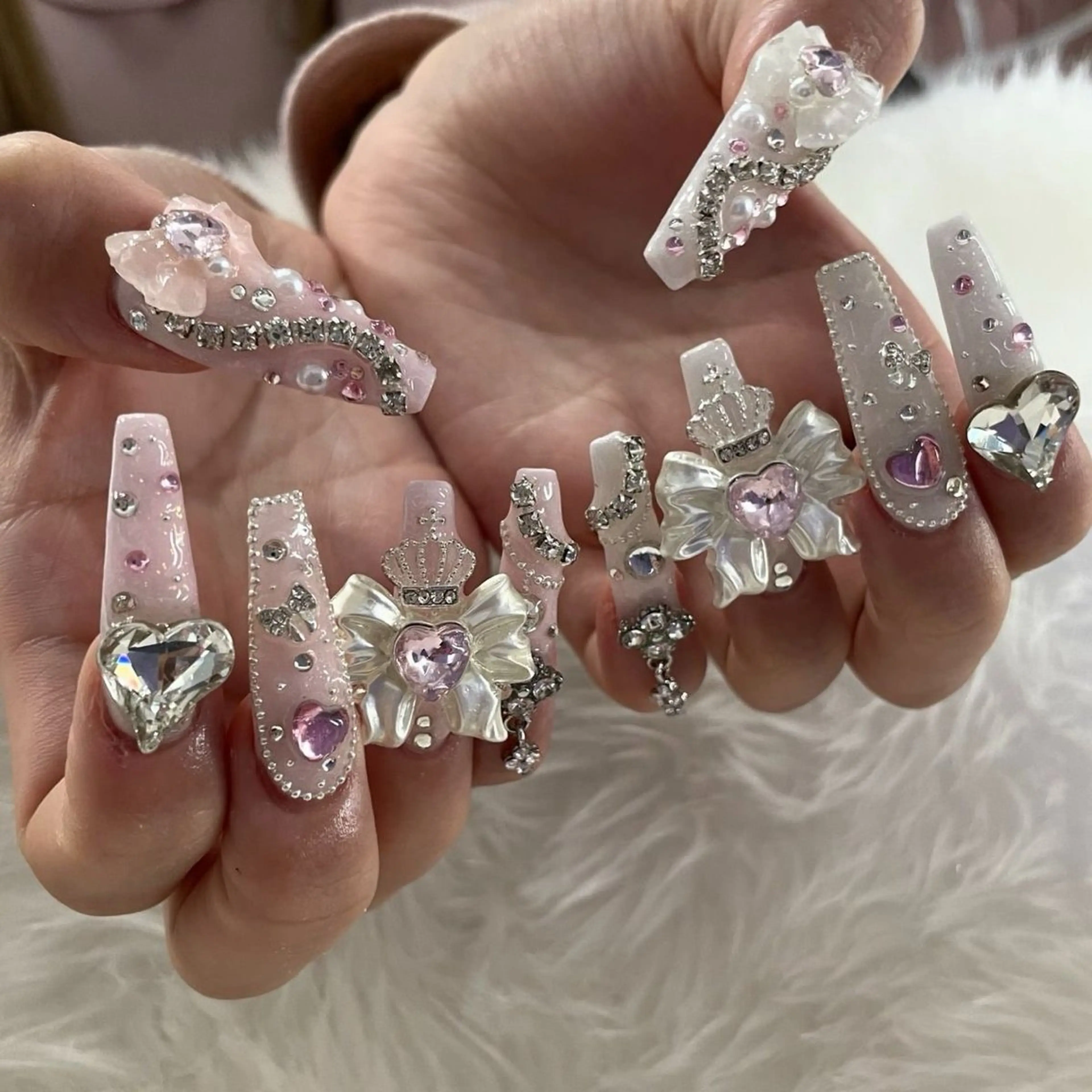ネイル マグネットネイル ピンク ネイルチップ 冬ネイル クリスマス ハンドネイル Lee Nailsのネイルデザイン