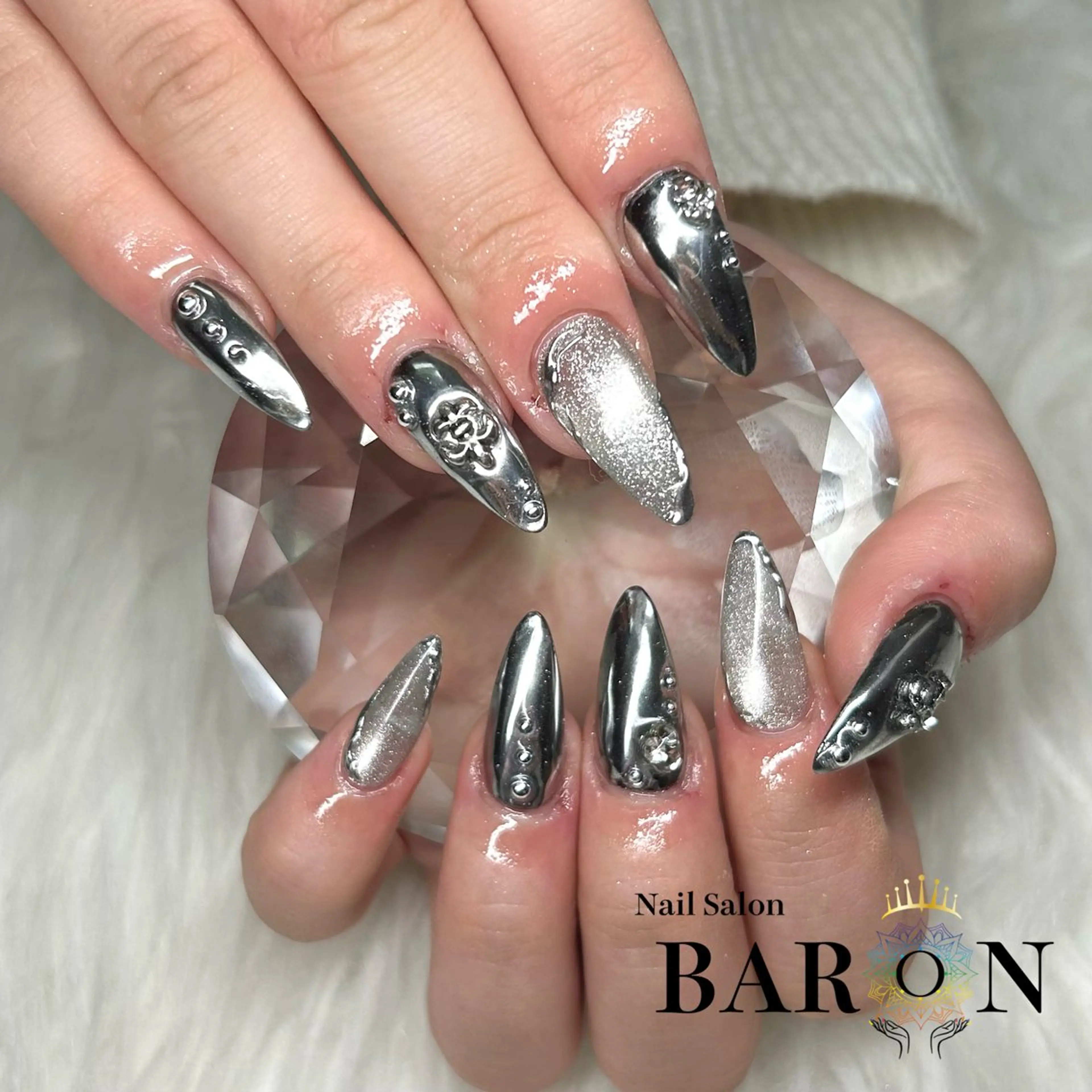 ネイル ミラーネイル シルバー ♛︎BARON♛︎ SUMIRE.のネイルデザイン
