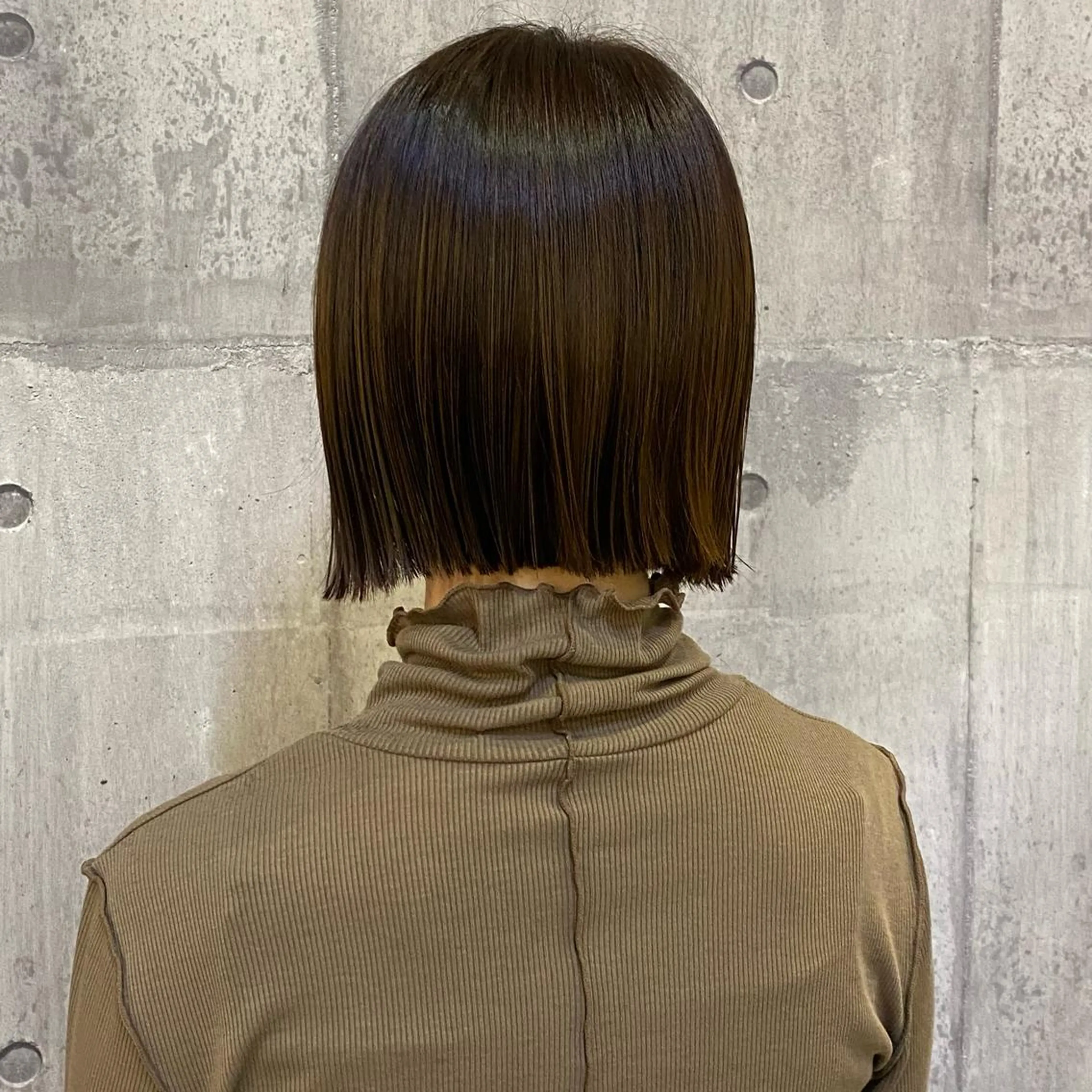 ミディアム カラー ボブ 外ハネヘア 比嘉 陽のヘアスタイル