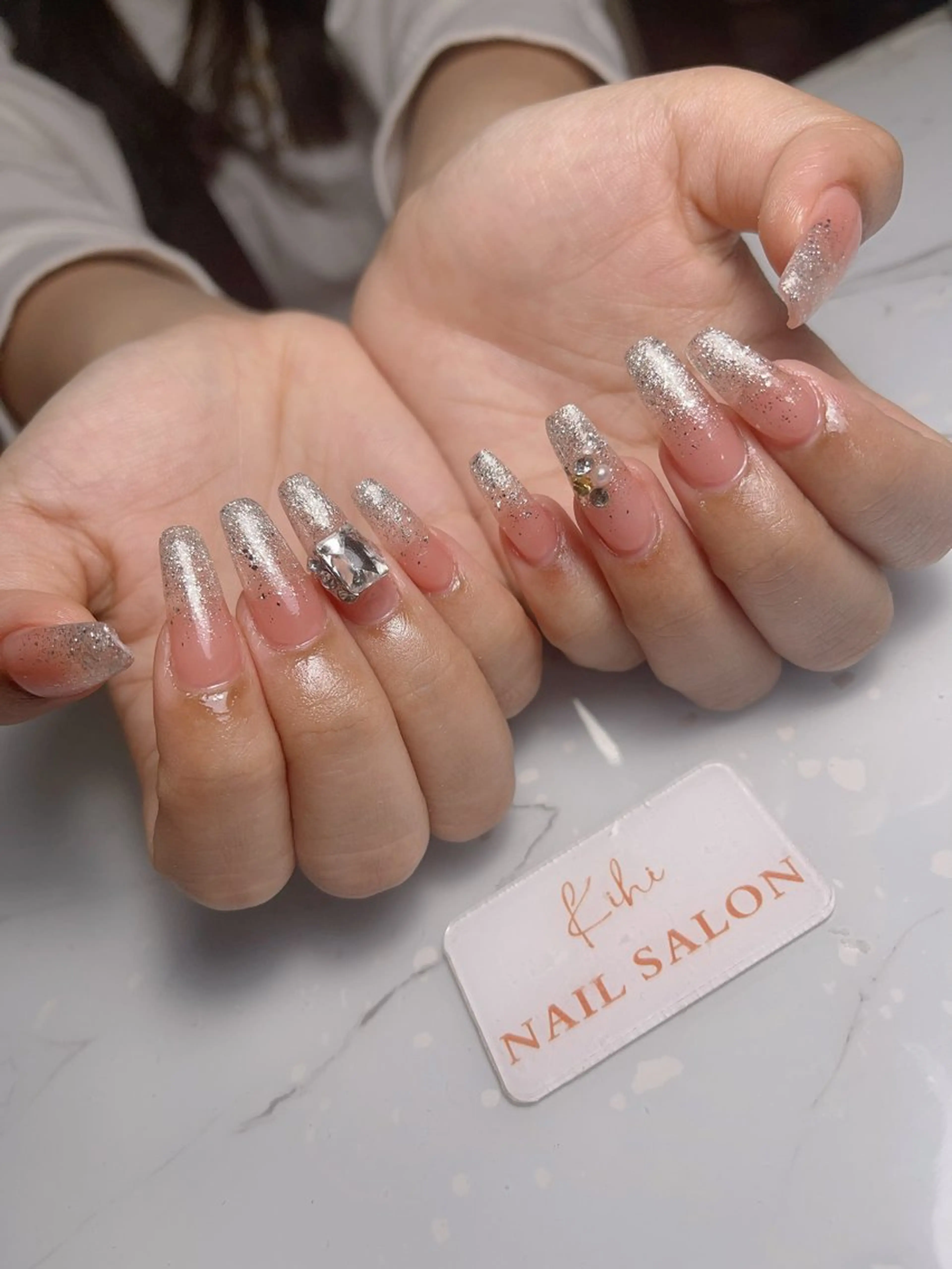 ネイル アートネイル フレンチネイル ジェルネイル グラデーション 韓国ネイル ハンドネイル 💕鈴木ユリ パラジェル/オフ無料のネイルデザイン