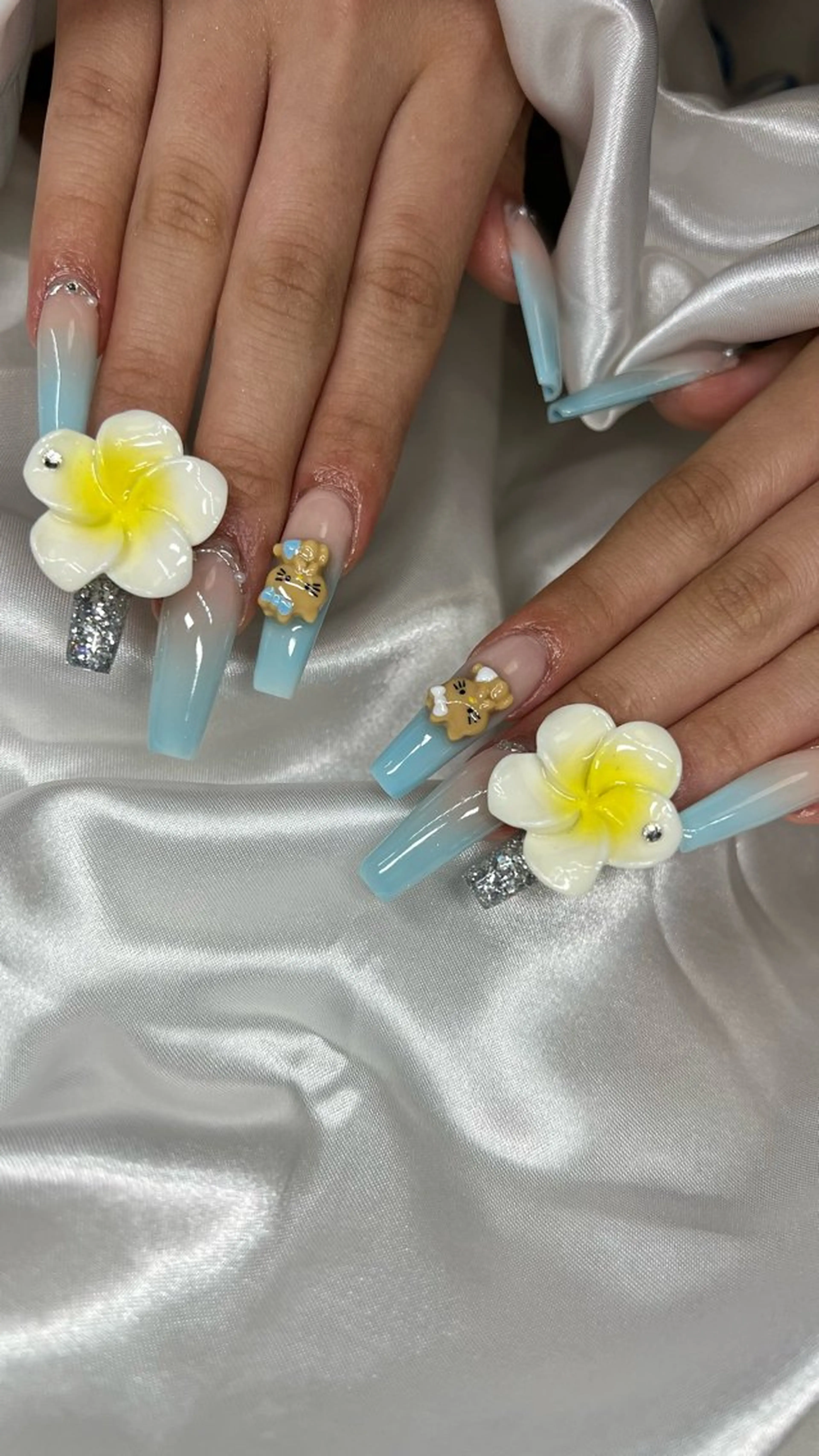 ネイル 𝐧𝐚𝐢𝐥 𝐌𝐢𝐖𝐢𝐢のネイルデザイン