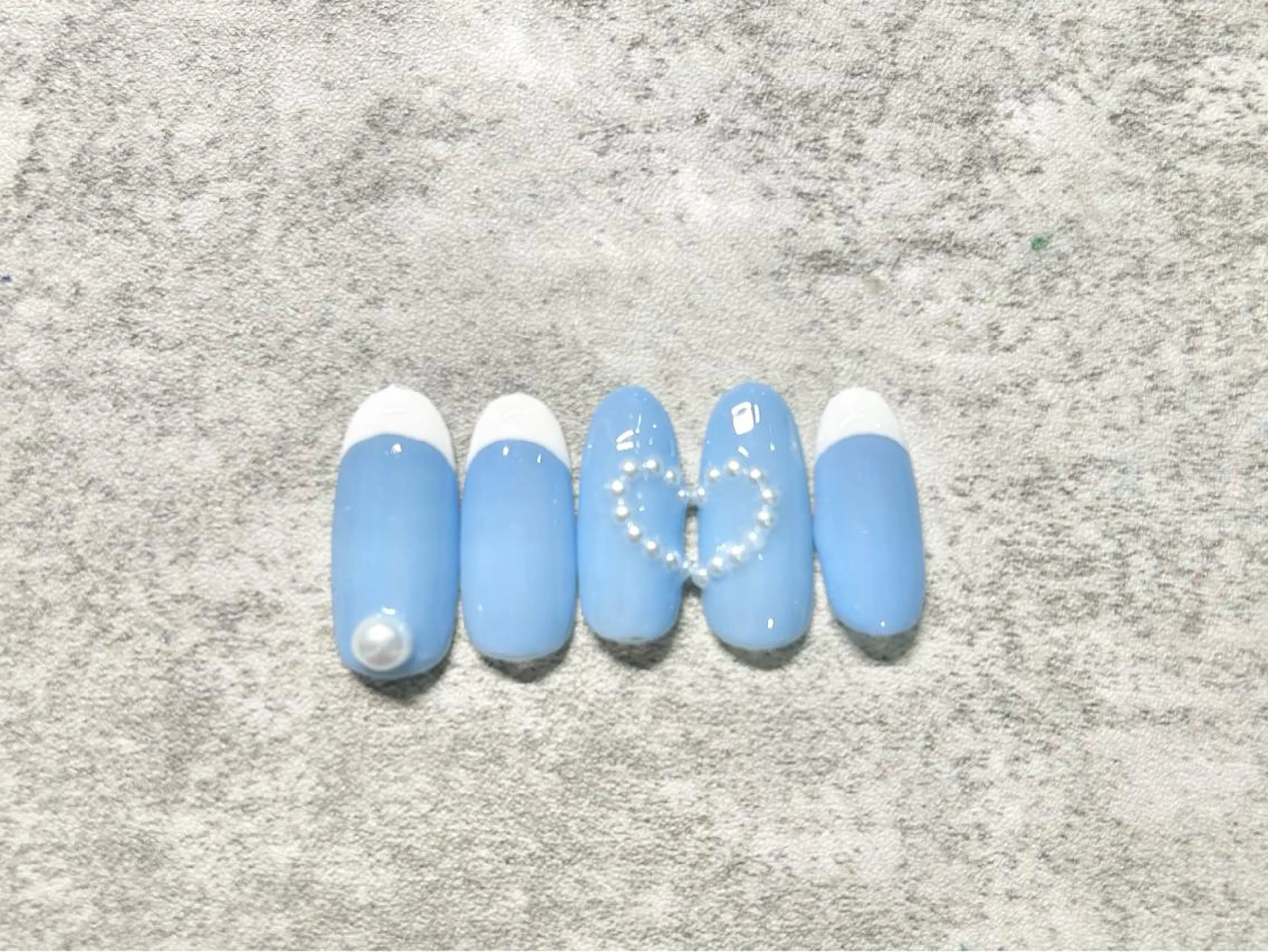 ネイル フレンチネイル ハート ハンドネイル サロン ルミライズのネイルデザイン