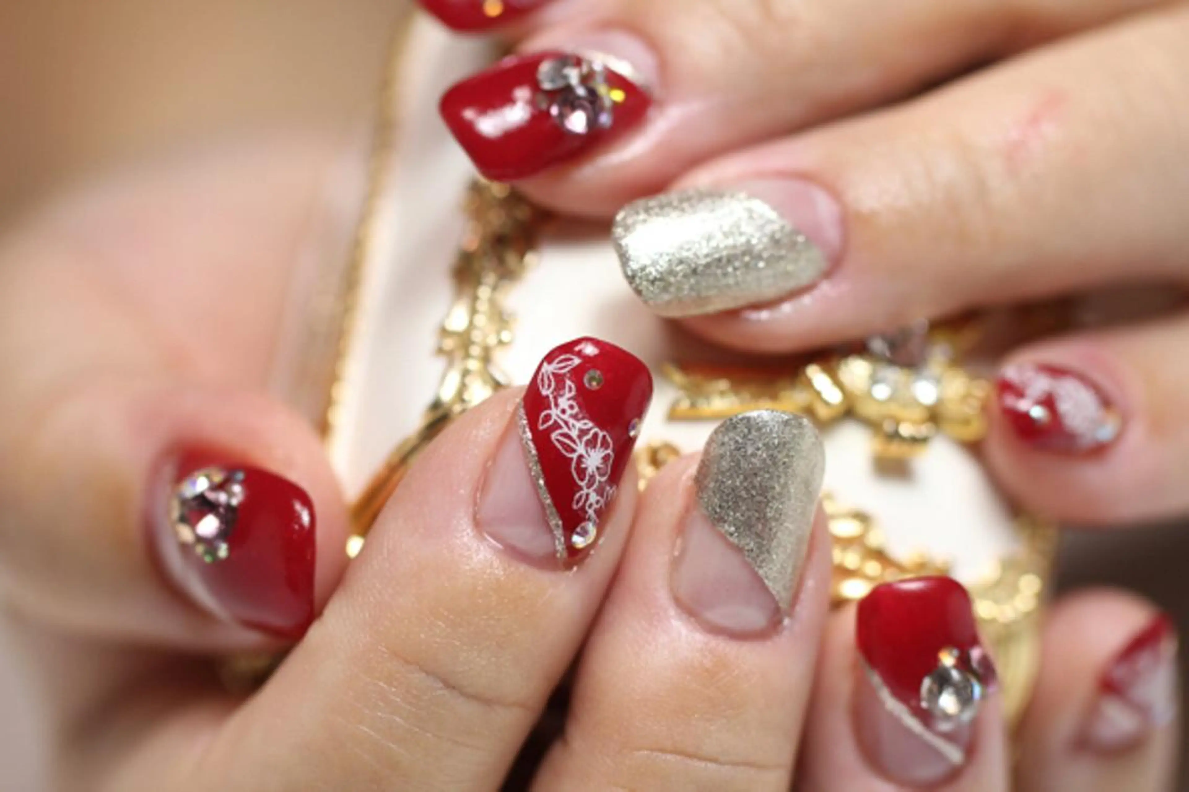 ネイル フラワーネイル フレンチネイル ジェルネイル レース ラメ(グリッター) ママリンド　志村坂上店所属・しみ えんのネイルデザイン