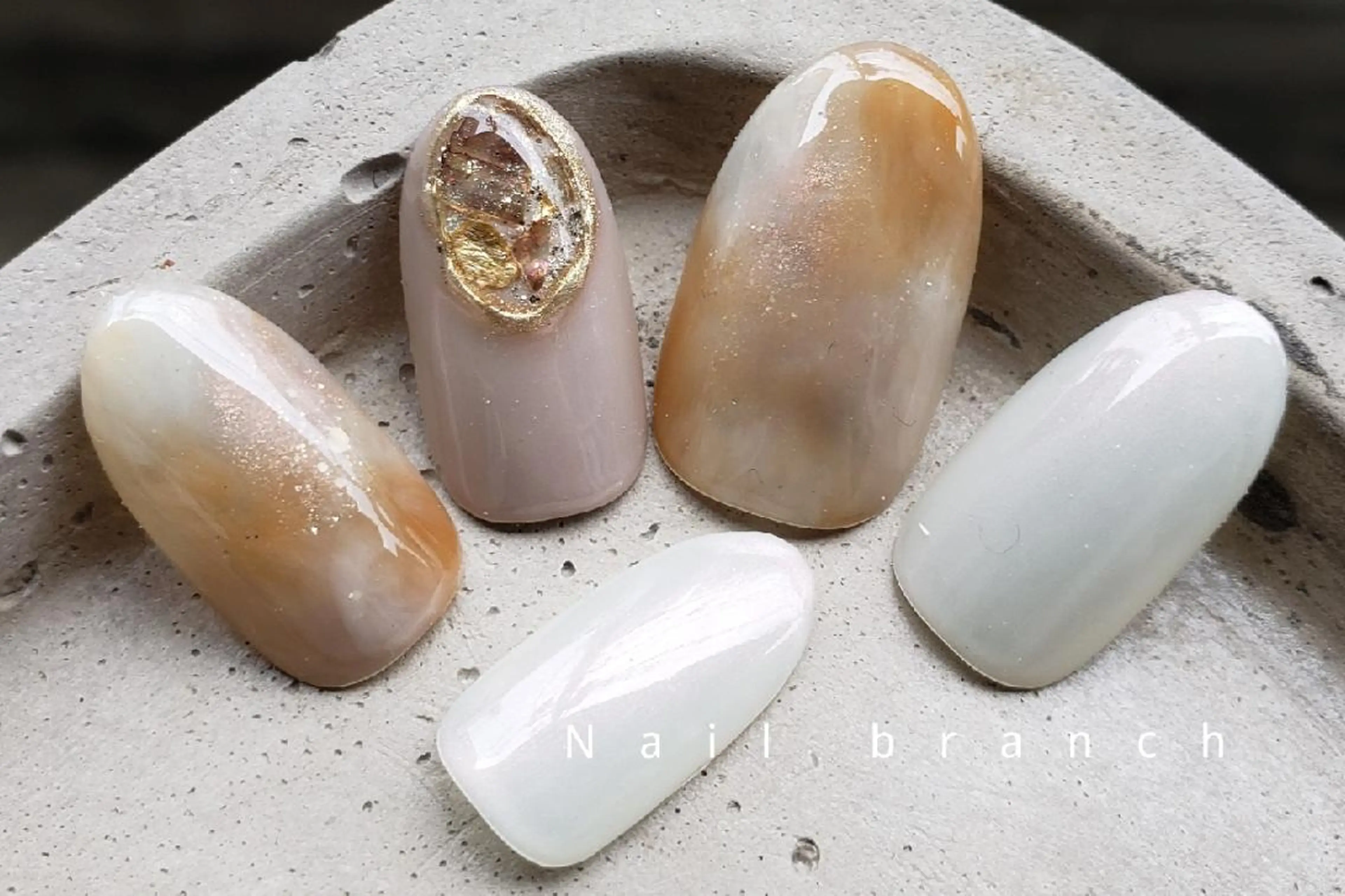 セミロング カラー パーマ ヘアアレンジ アイブロウ マツエク・マツパ ネイル Nail branchのネイルデザイン