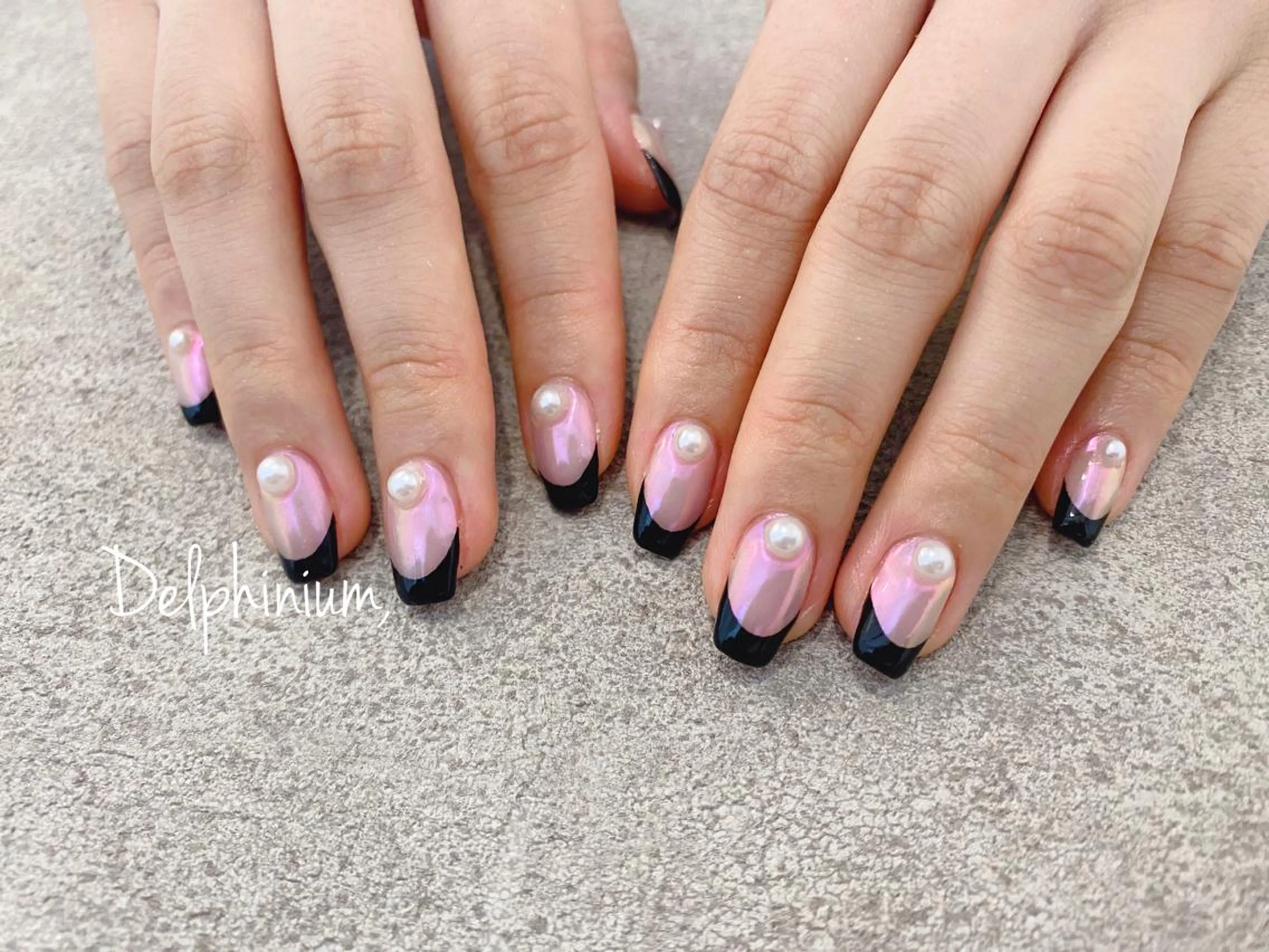 ネイル オーロラネイル フレンチネイル ピンク ハンドネイル 岡本 友恵のネイルデザイン