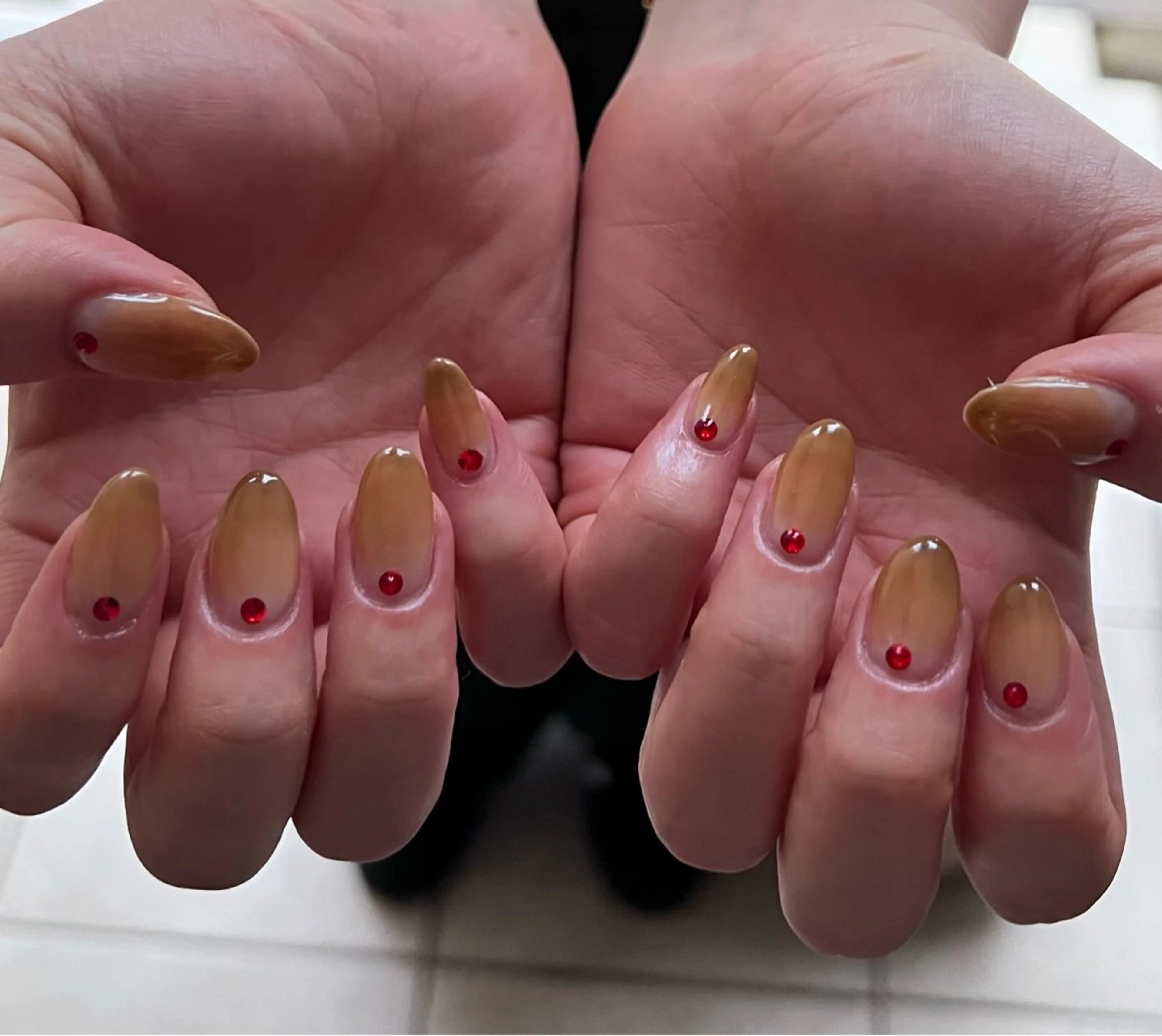 ネイル グラデーション ストーンネイル charmant nailのネイルデザイン