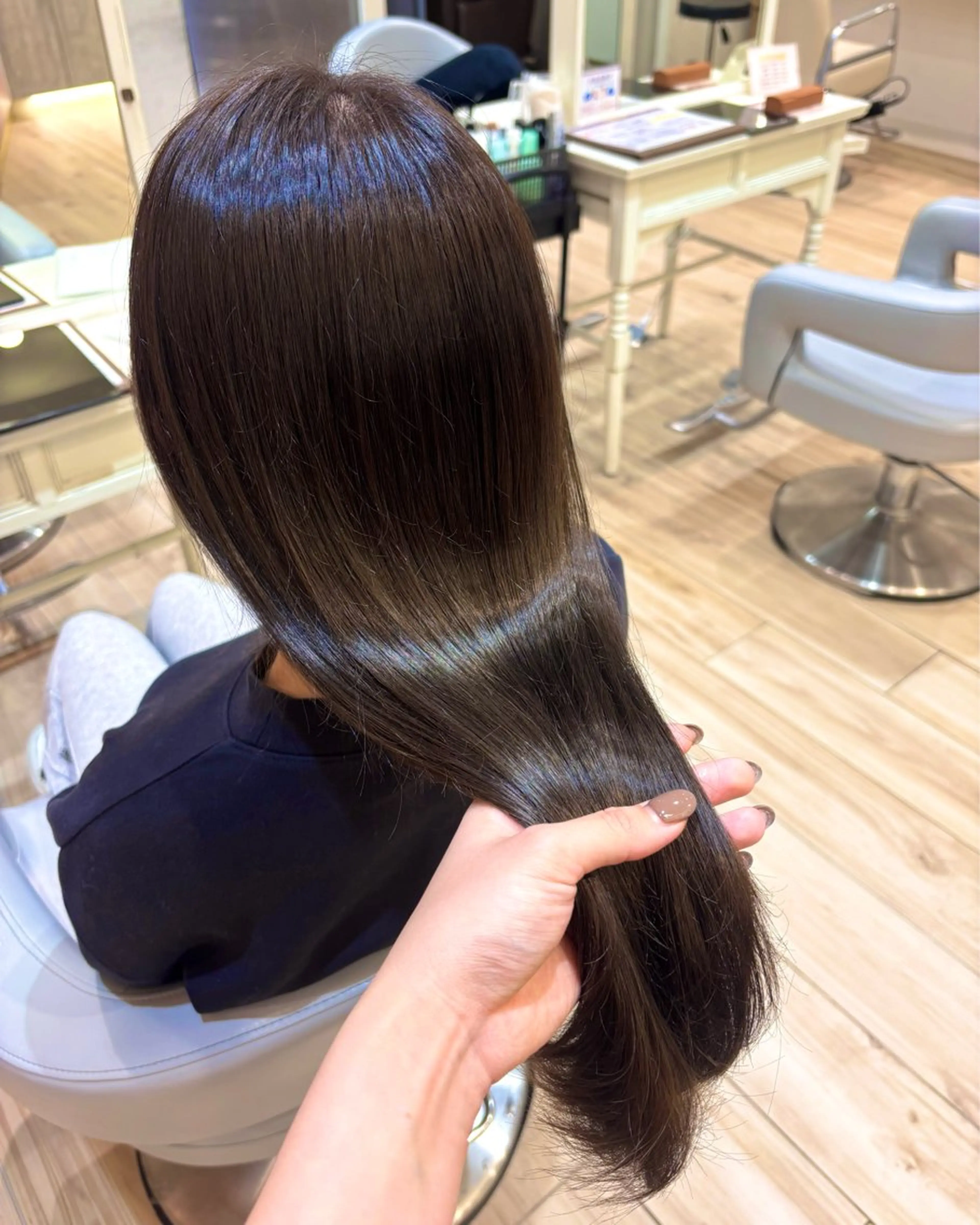 ロング カラー 透明感カラー オリーブカラー かどた はるなのヘアスタイル