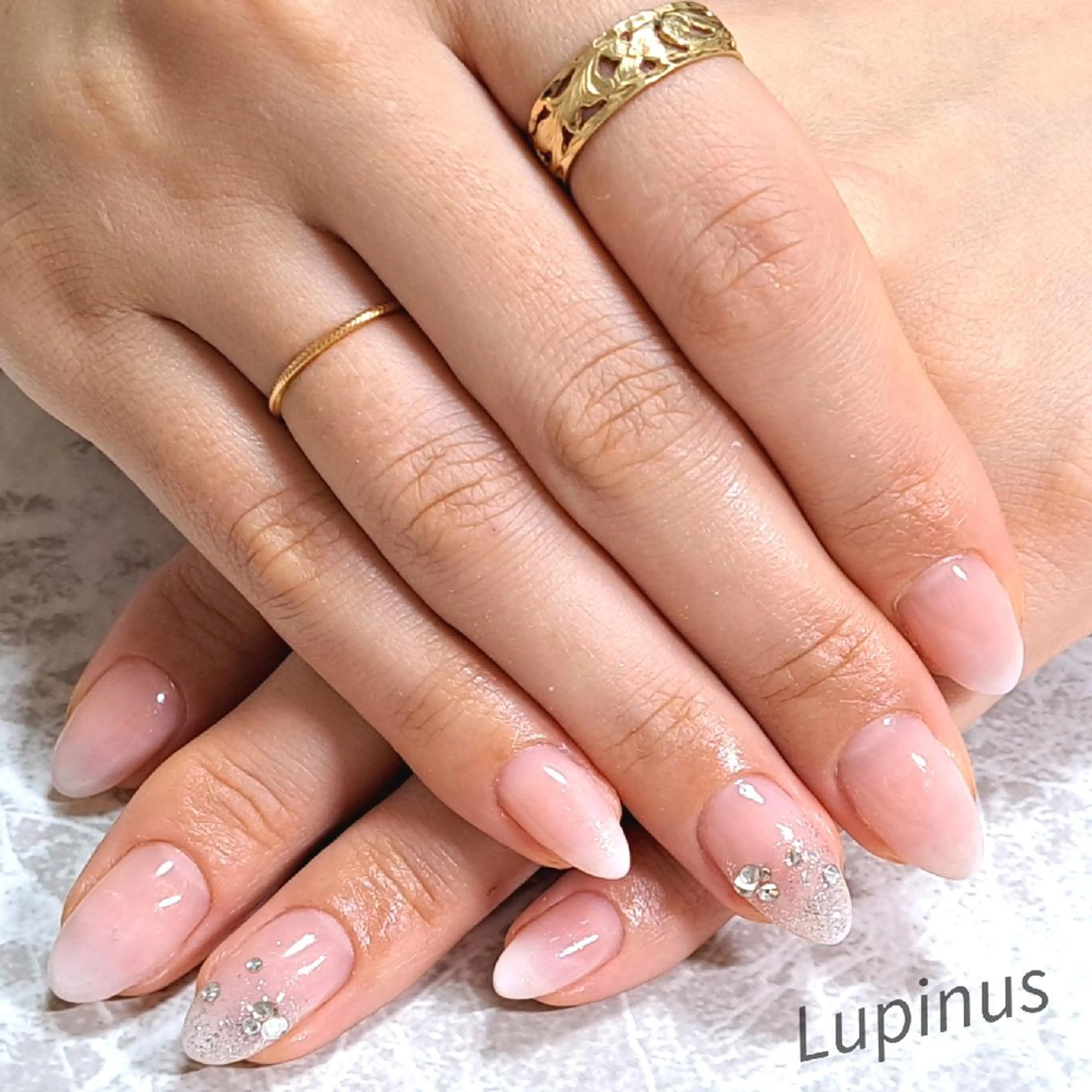 ネイル グラデーション ホワイト Lupinus ルピナスのネイルデザイン