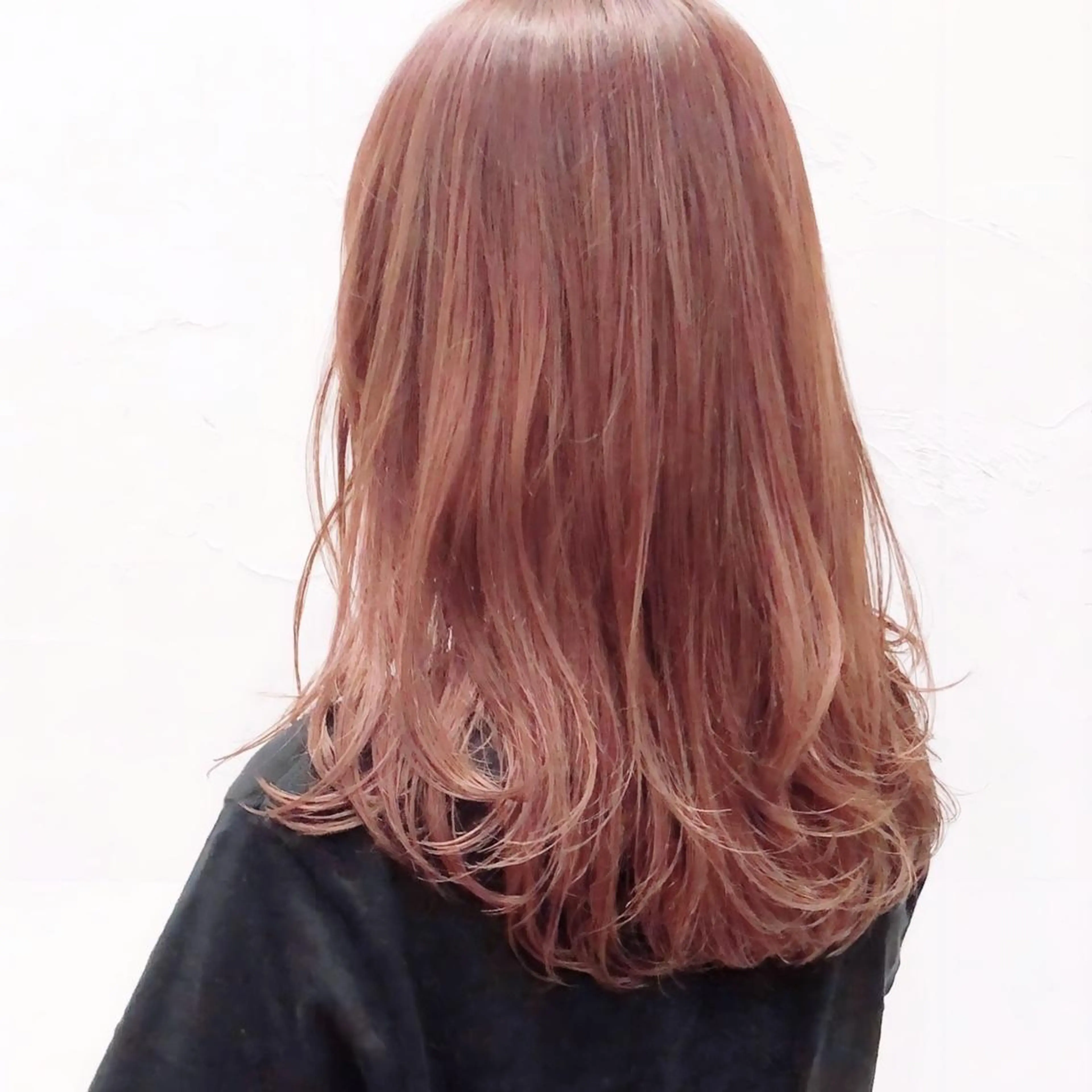 セミロング カラー ショートボブ ブリーチ ハイライトカラー ハイトーンカラー ボブ カット ヘアカラー 大人可愛いショート 原田美千留のヘアスタイル