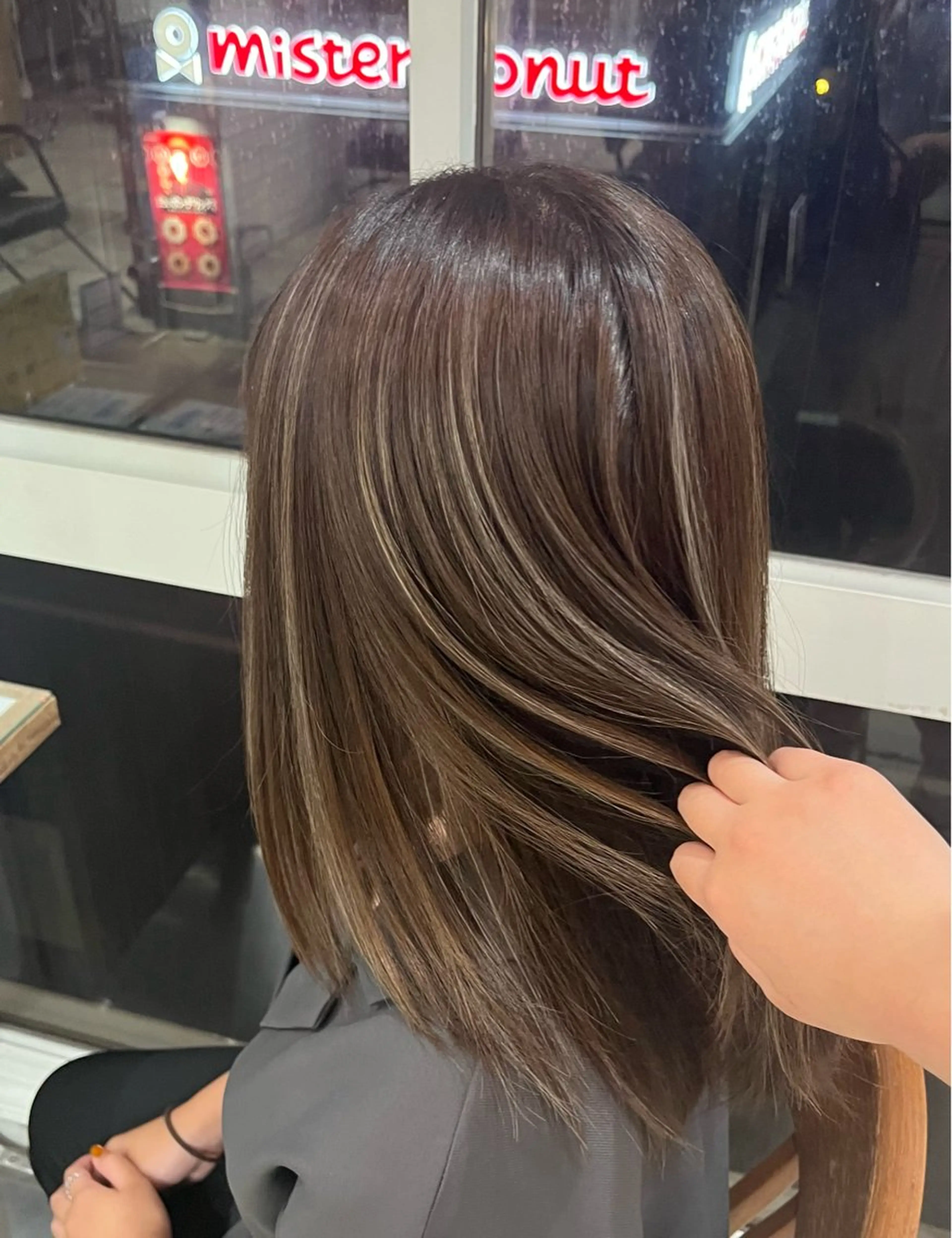 セミロング ハイライト カラーソムリエ🎨 seina🪐のヘアスタイル