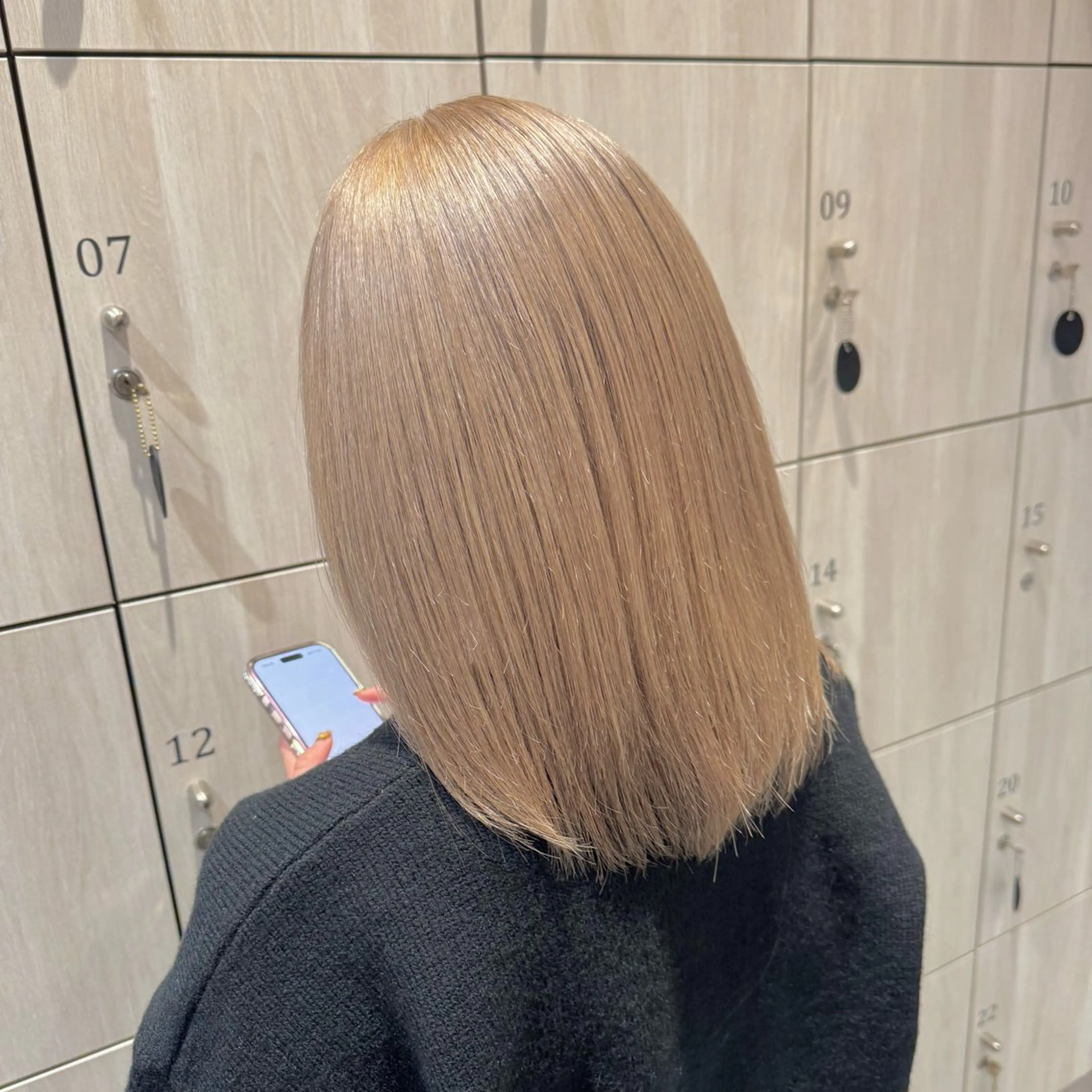 カラー ベージュカラー ブリーチ ミルクティーベージュ 伊藤 深月のヘアスタイル