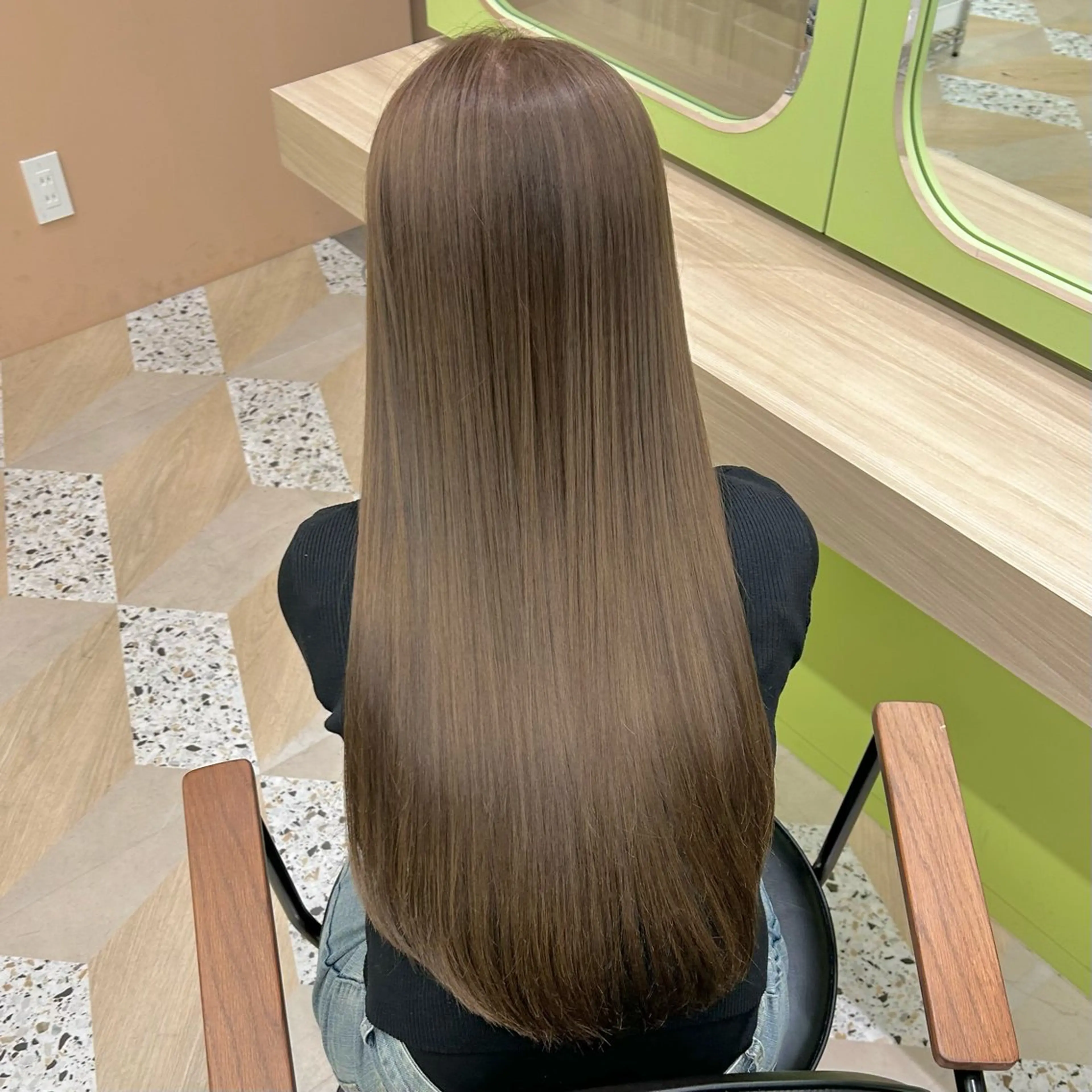 ロング カラー ベージュカラー ブリーチ ブラウンカラー ショコラベージュ 透明感カラー カット ヘアカラー トリートメント ブリーチなしベージュ /ヘアセット/ミユのヘアスタイル