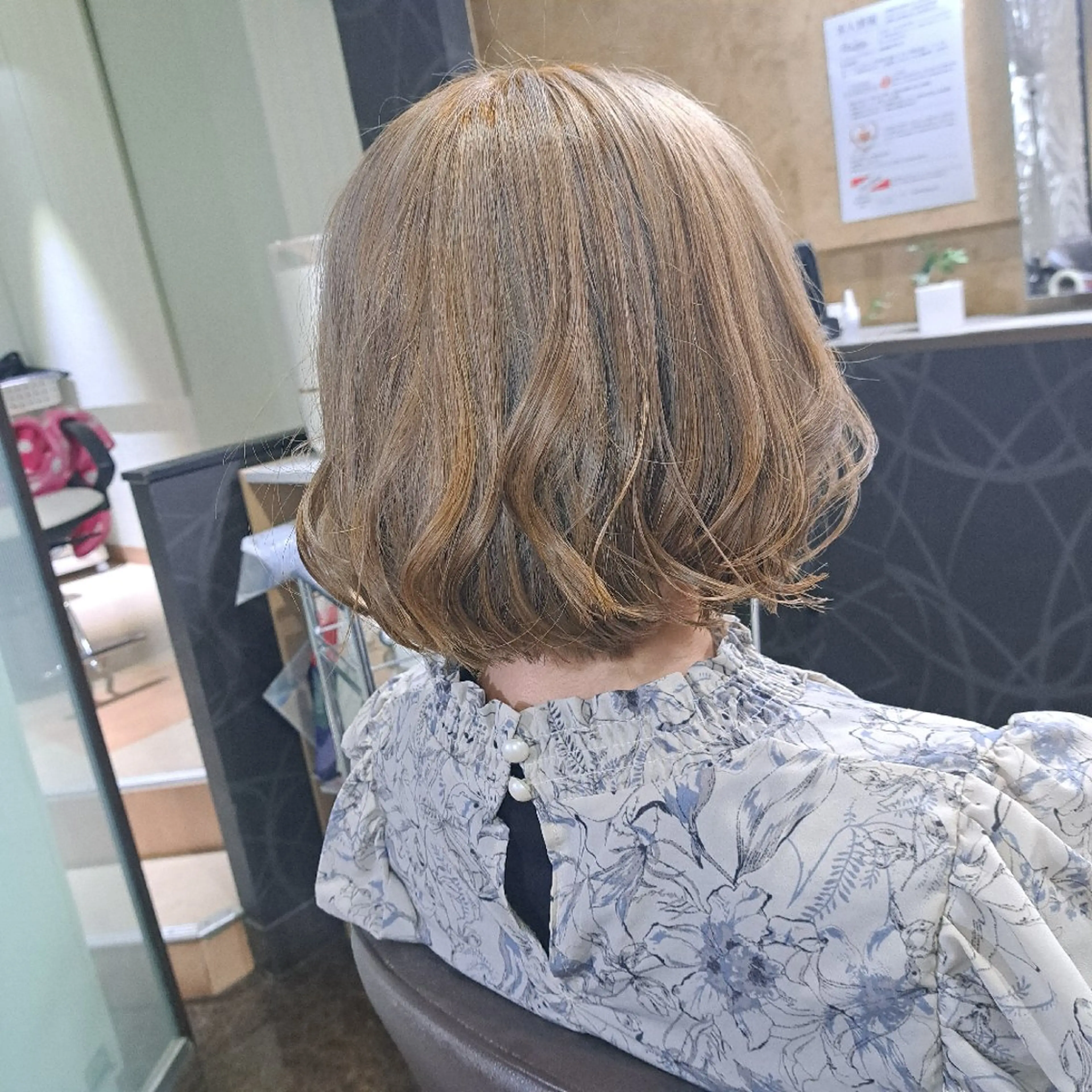 ショート カラー ベージュカラー ボブ 中村  美暁のヘアスタイル