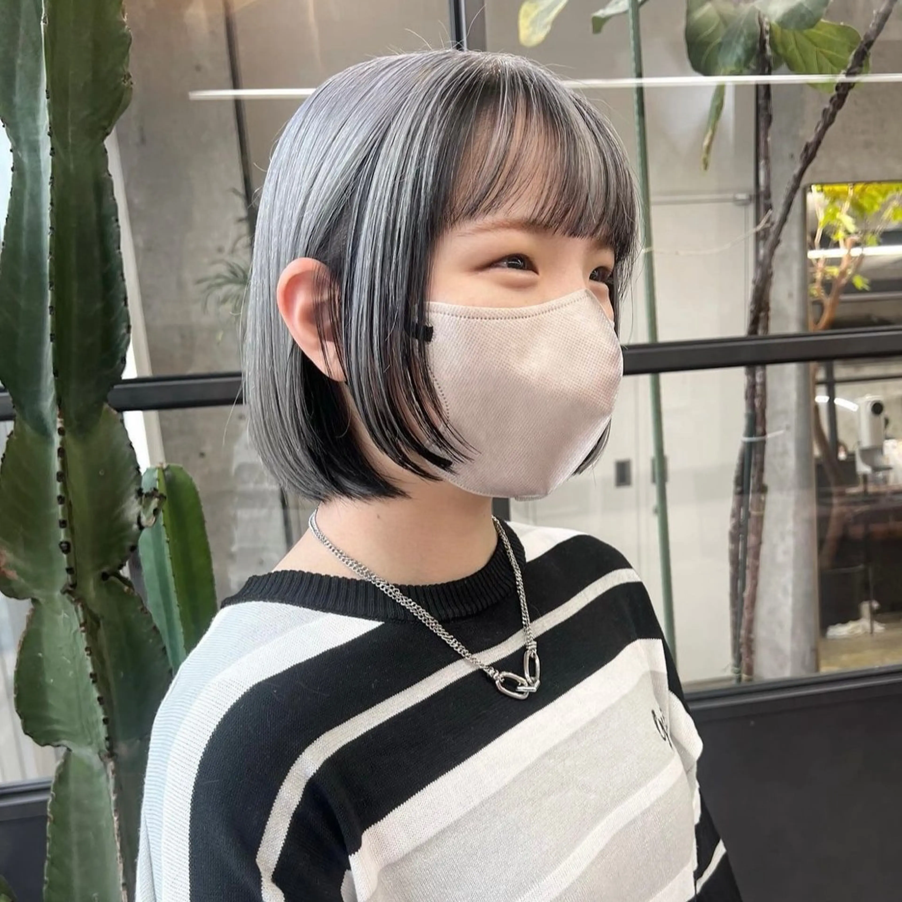 ミディアム カラー シルバー ヘアカラー トリートメント 韓国ヘア /男女☘️ 細江 美紅のヘアスタイル