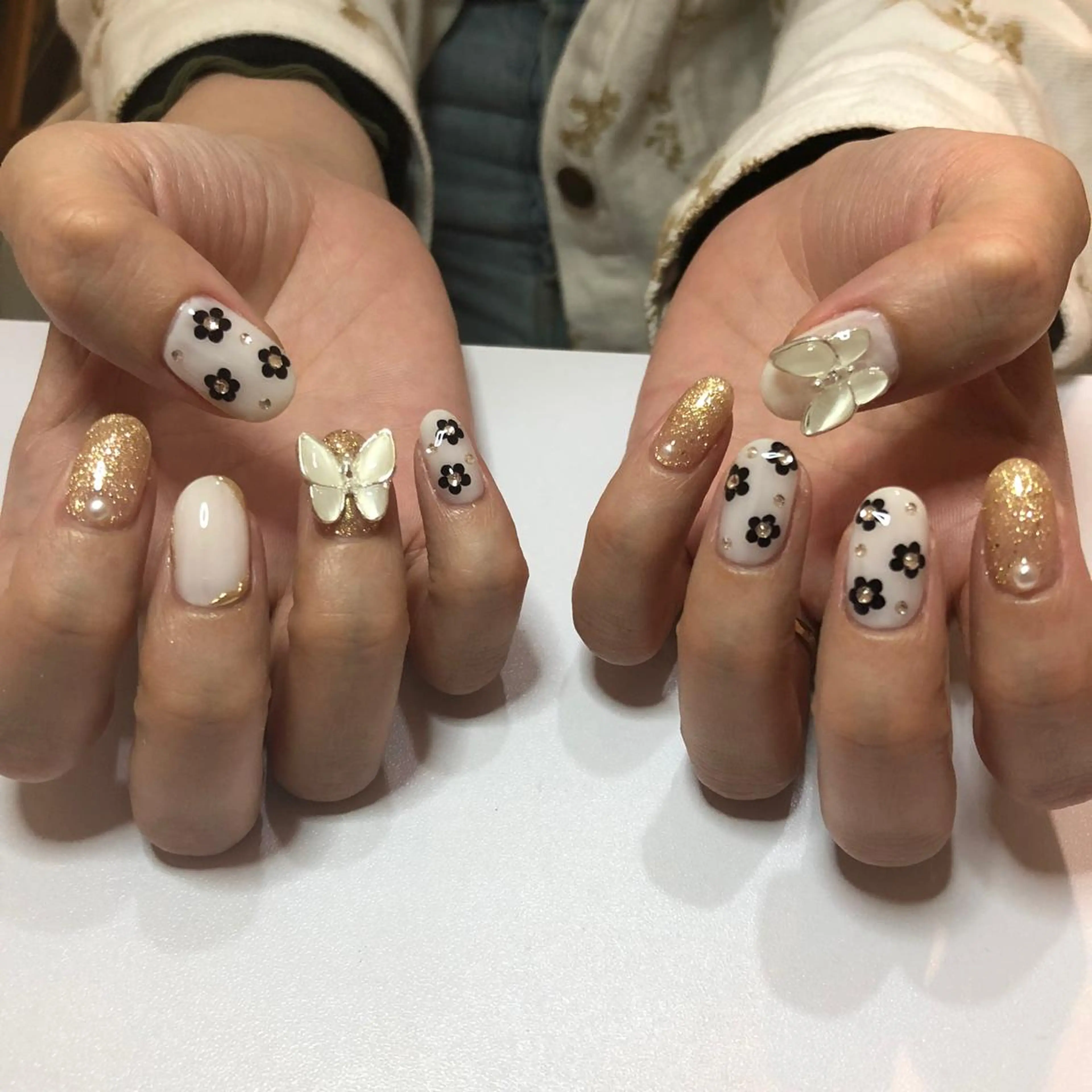 ミディアム ネイル ハンドネイル T. Kasumiのネイルデザイン