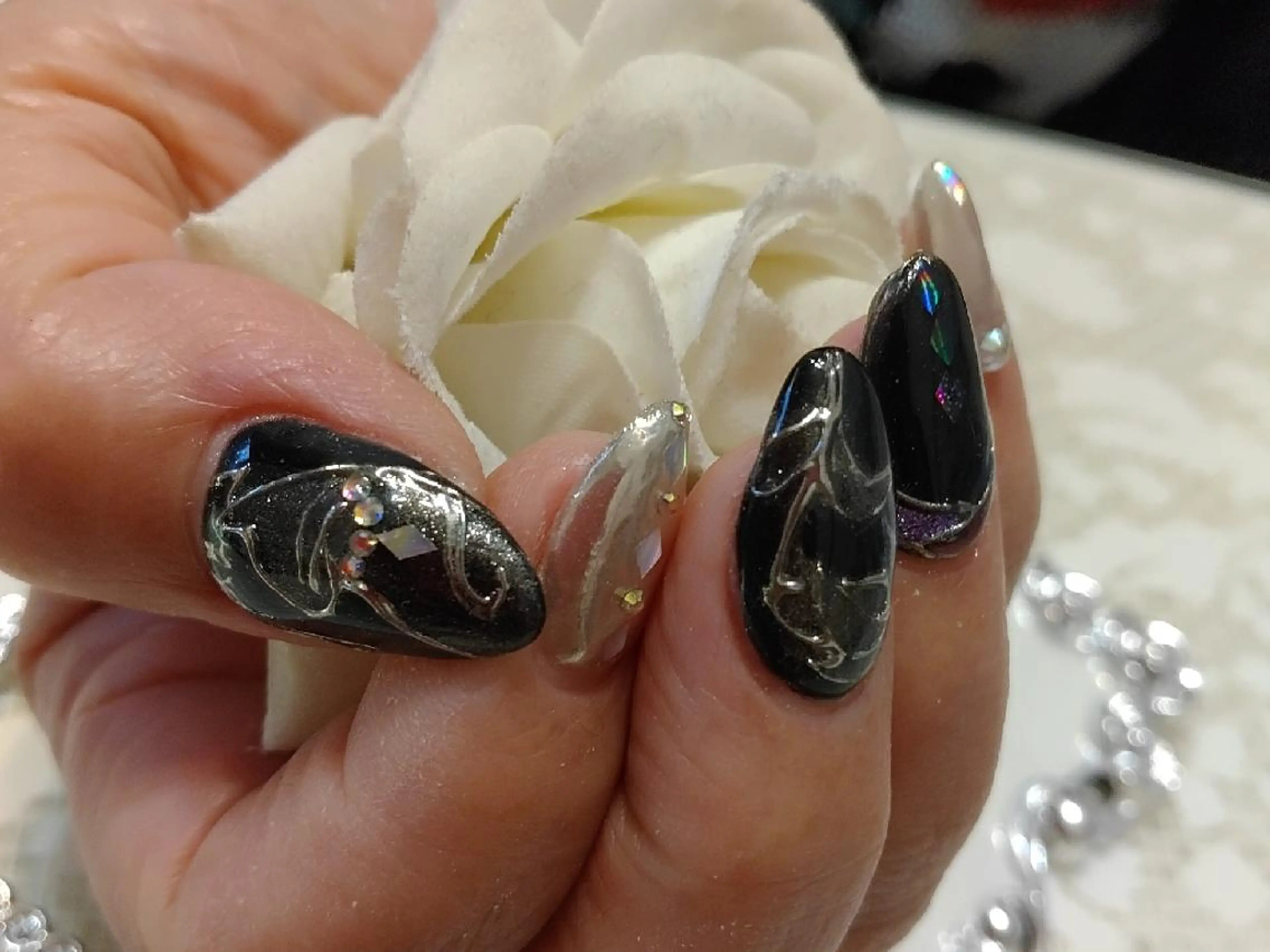 ネイル エステとネイル ローズコンフォートのネイルデザイン