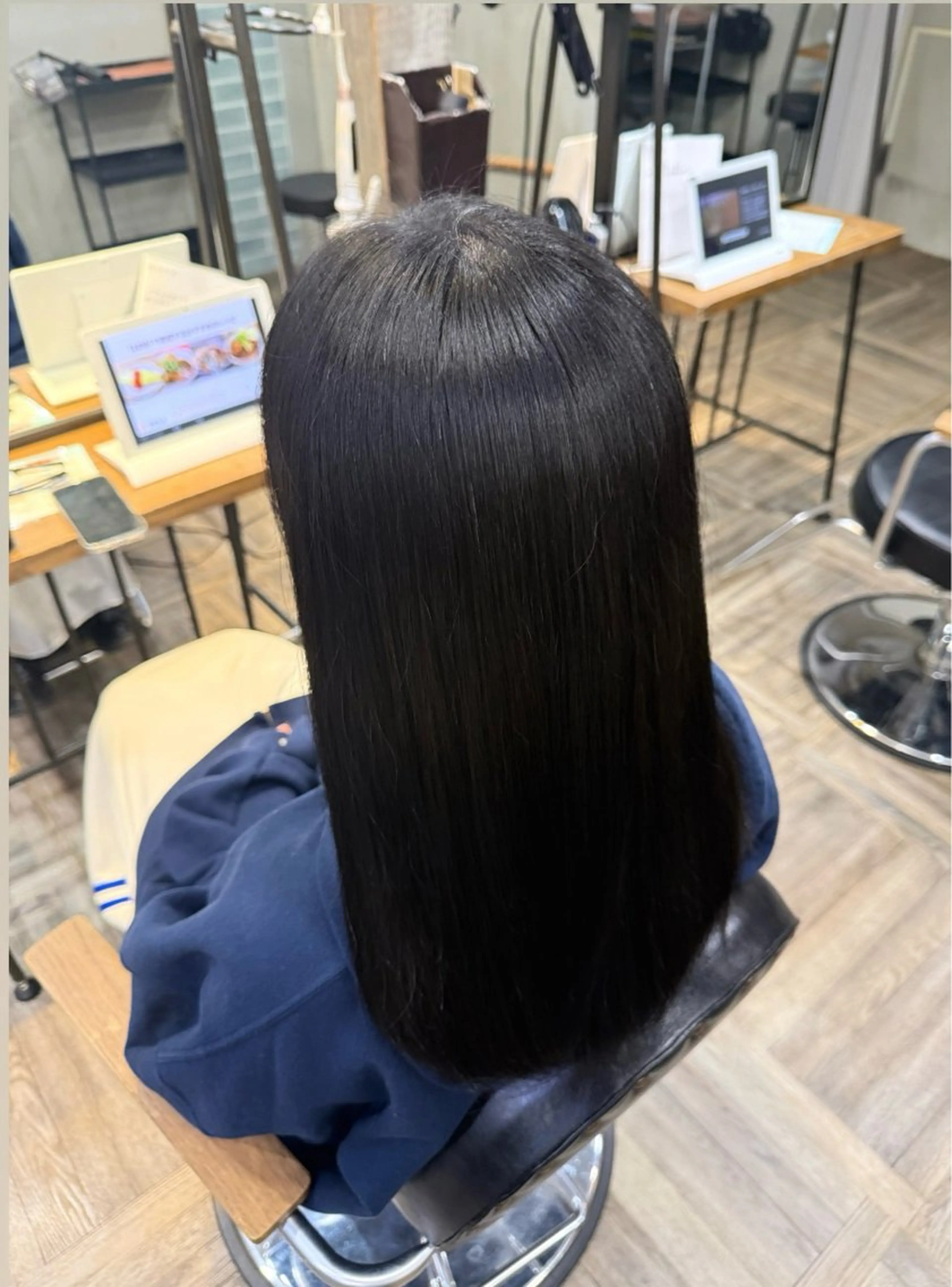 セミロング カット ヘアカラー 上野 日菜莉のヘアスタイル
