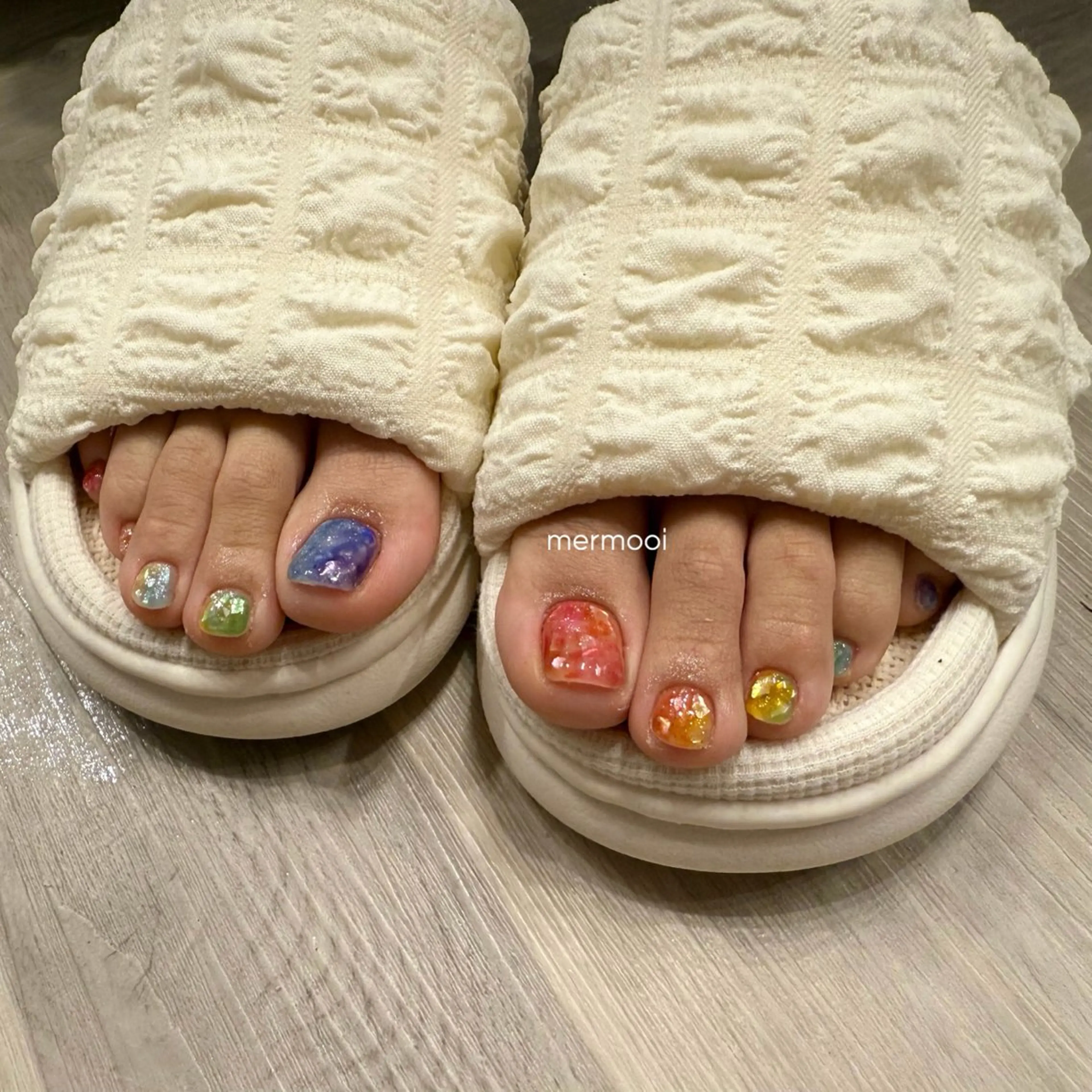 ネイル フットネイル ジェルネイル パラジェル 夏ネイル melumooi nailのネイルデザイン