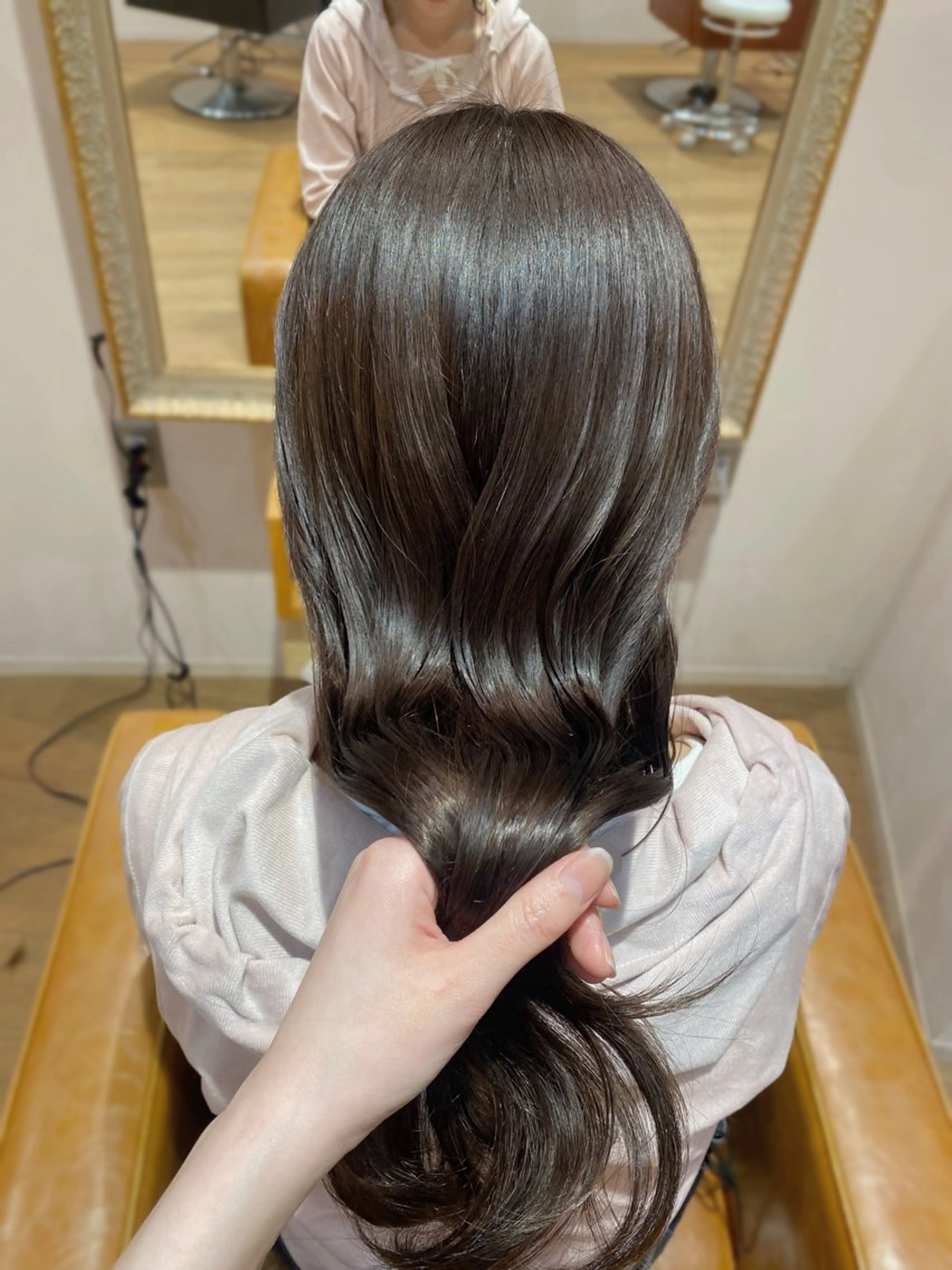 ロング カラー ブラウンカラー チョコレートブラウン ヘアカラー トリートメント asuka‪‪‎🤍 Lita 1Fのヘアスタイル