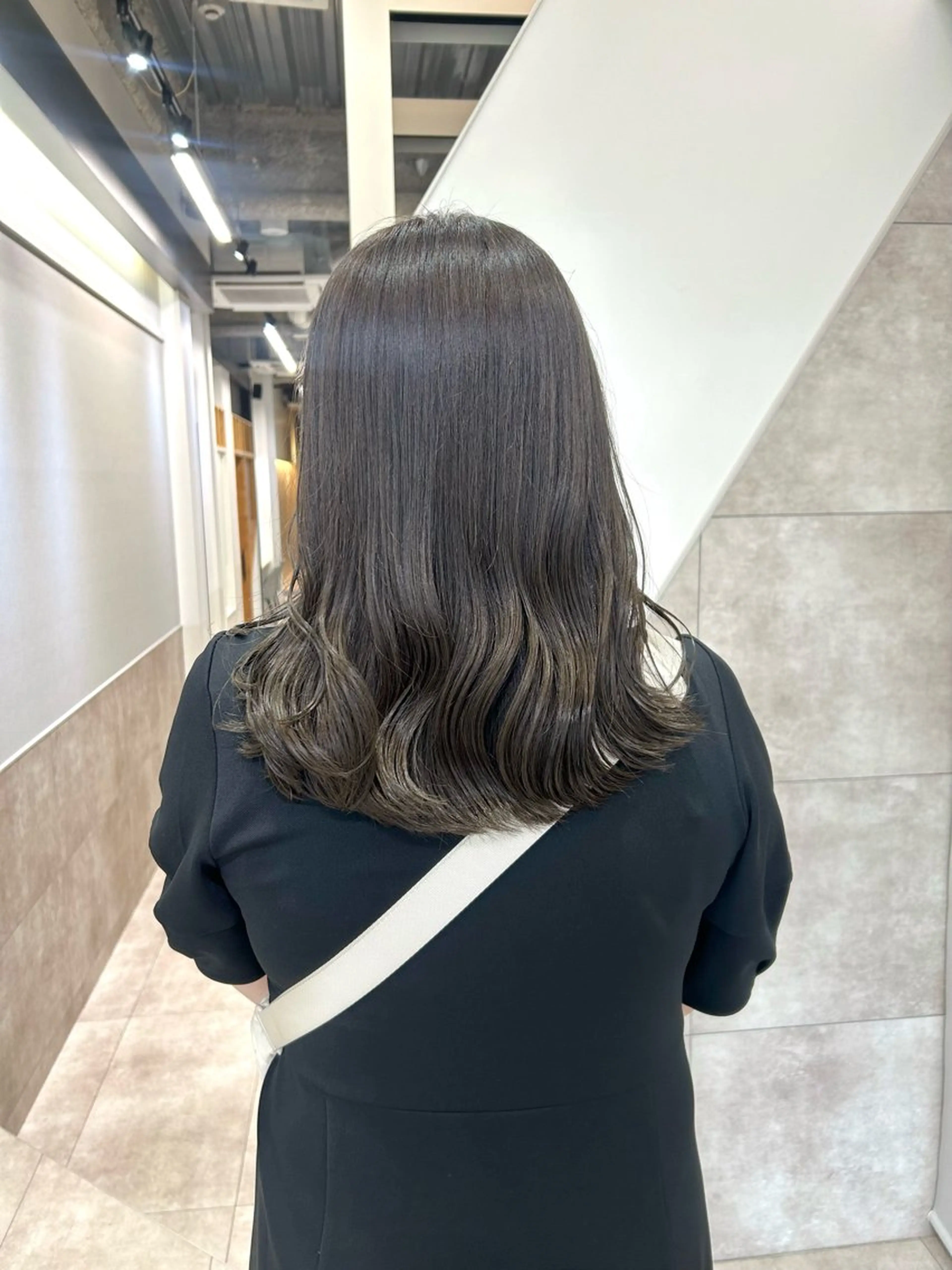 セミロング カラー カット ヘアカラー SAKINO． ベージュカラーのヘアスタイル
