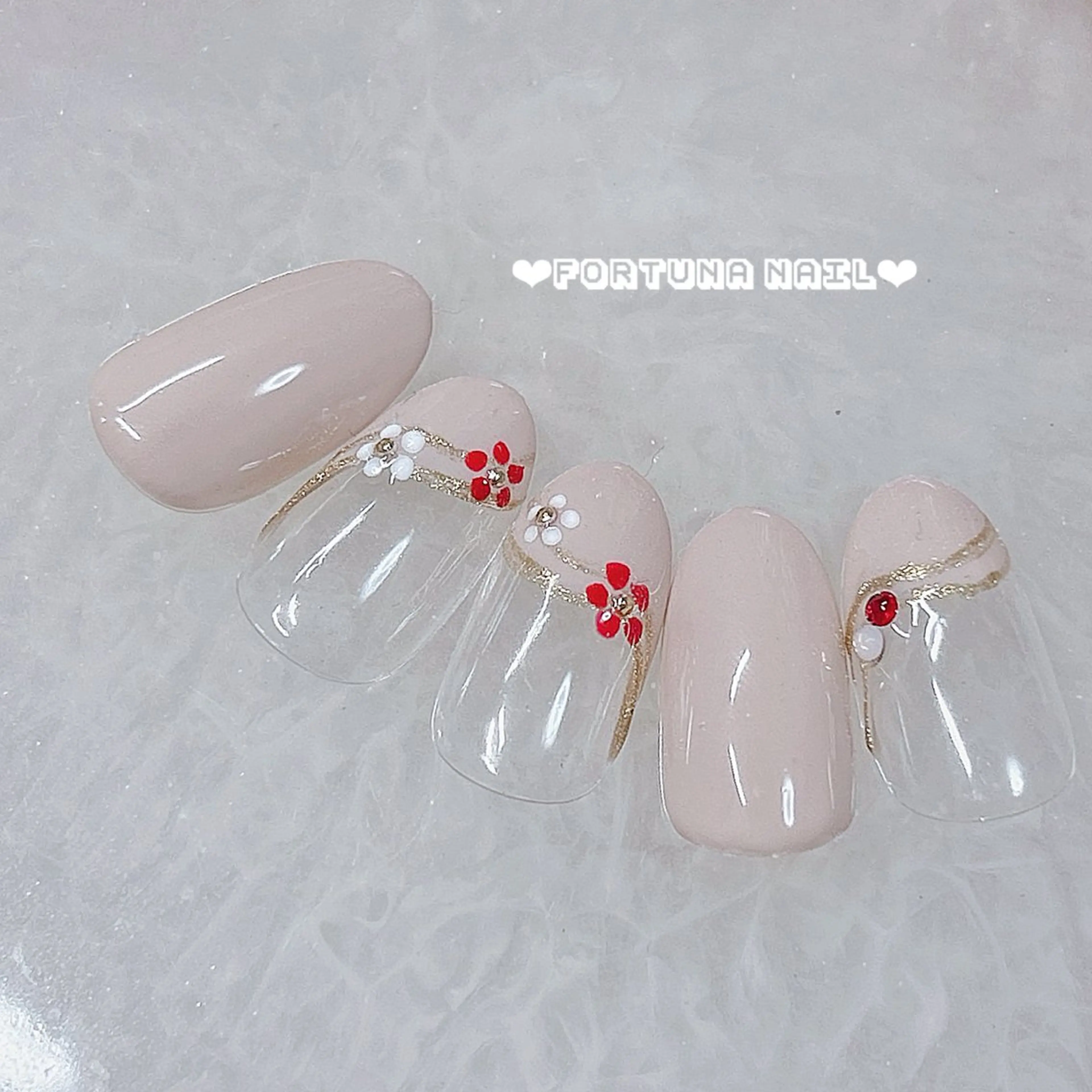 ネイル 成人式 ホログラムネイル Nail •Head スパFortunaのネイルデザイン