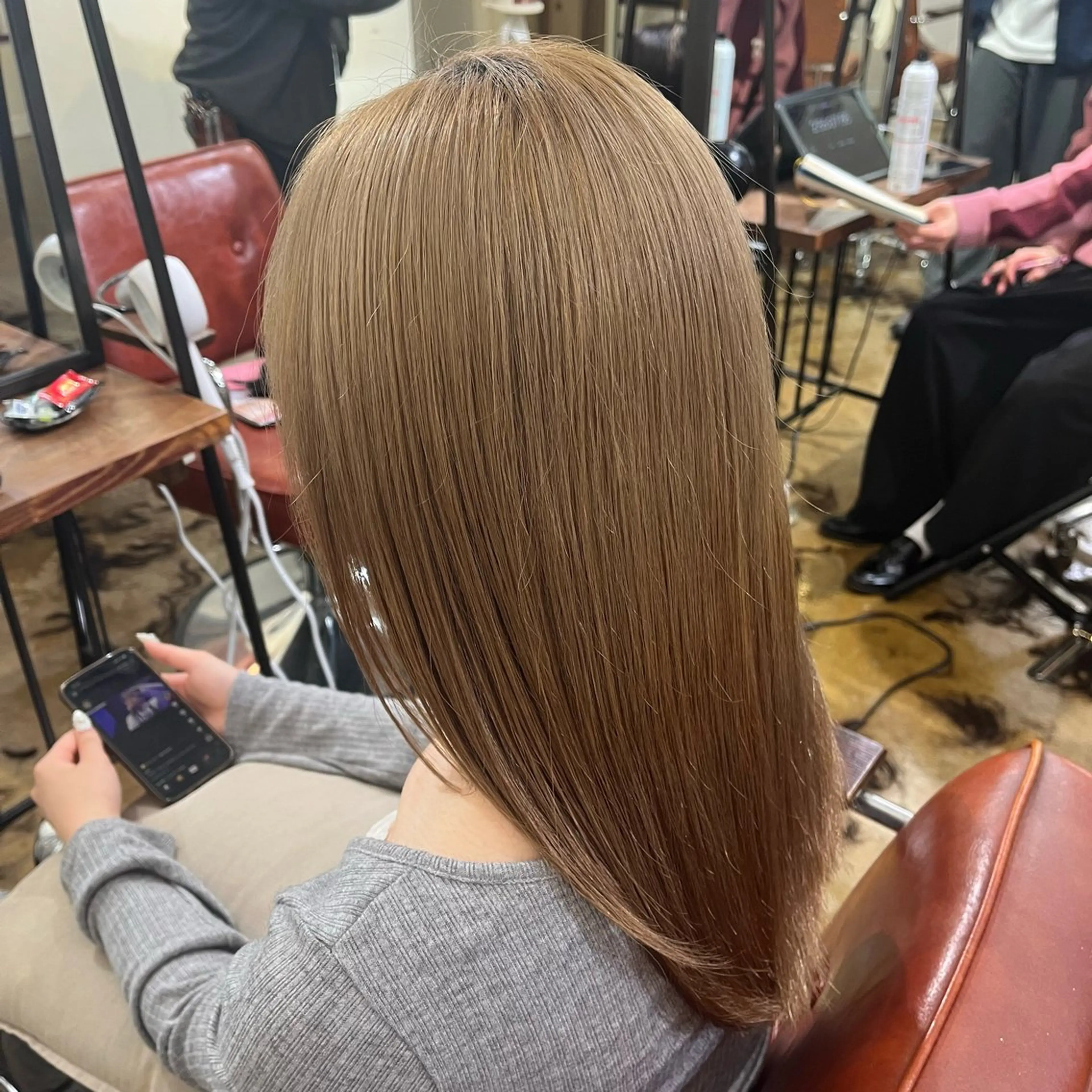 セミロング カット 銘苅 祥一のヘアスタイル