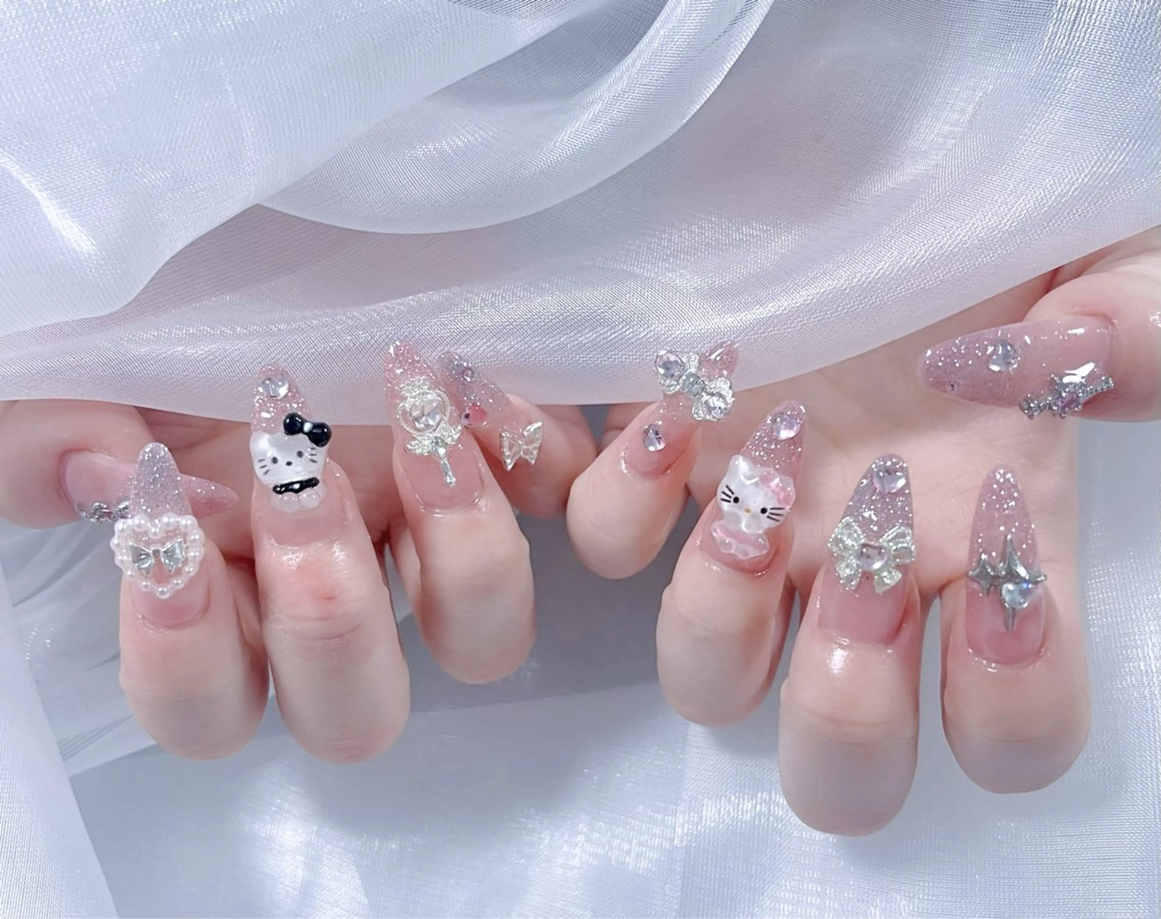 ネイル オーロラネイル クリアネイル フラッシュネイル ジェルネイル グラデーション ハンドネイル Amee Nail Salonのネイルデザイン