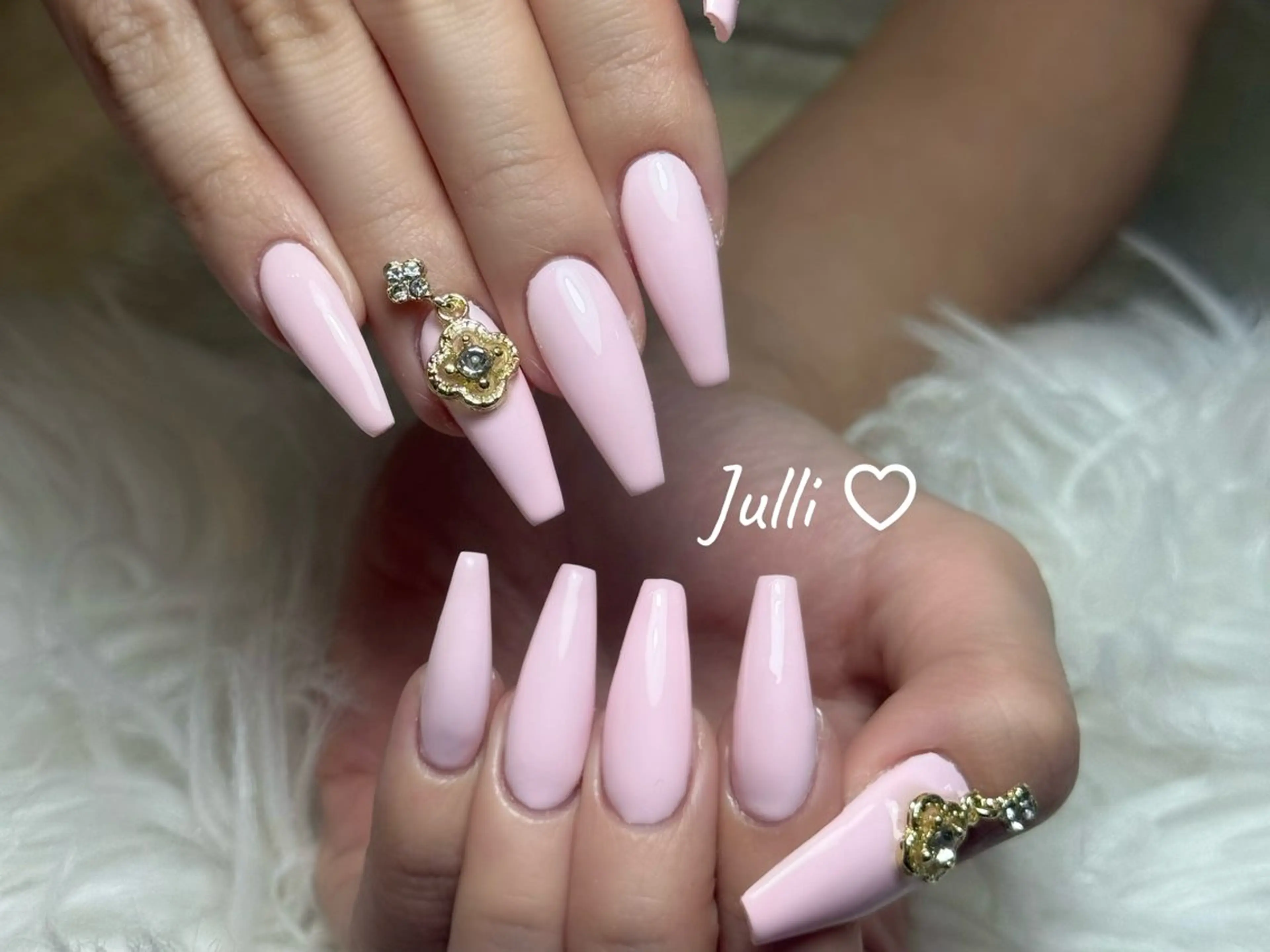 ネイル ボルドー ブラウン チークネイル ドット フットネイル Julli ジュリのネイルデザイン