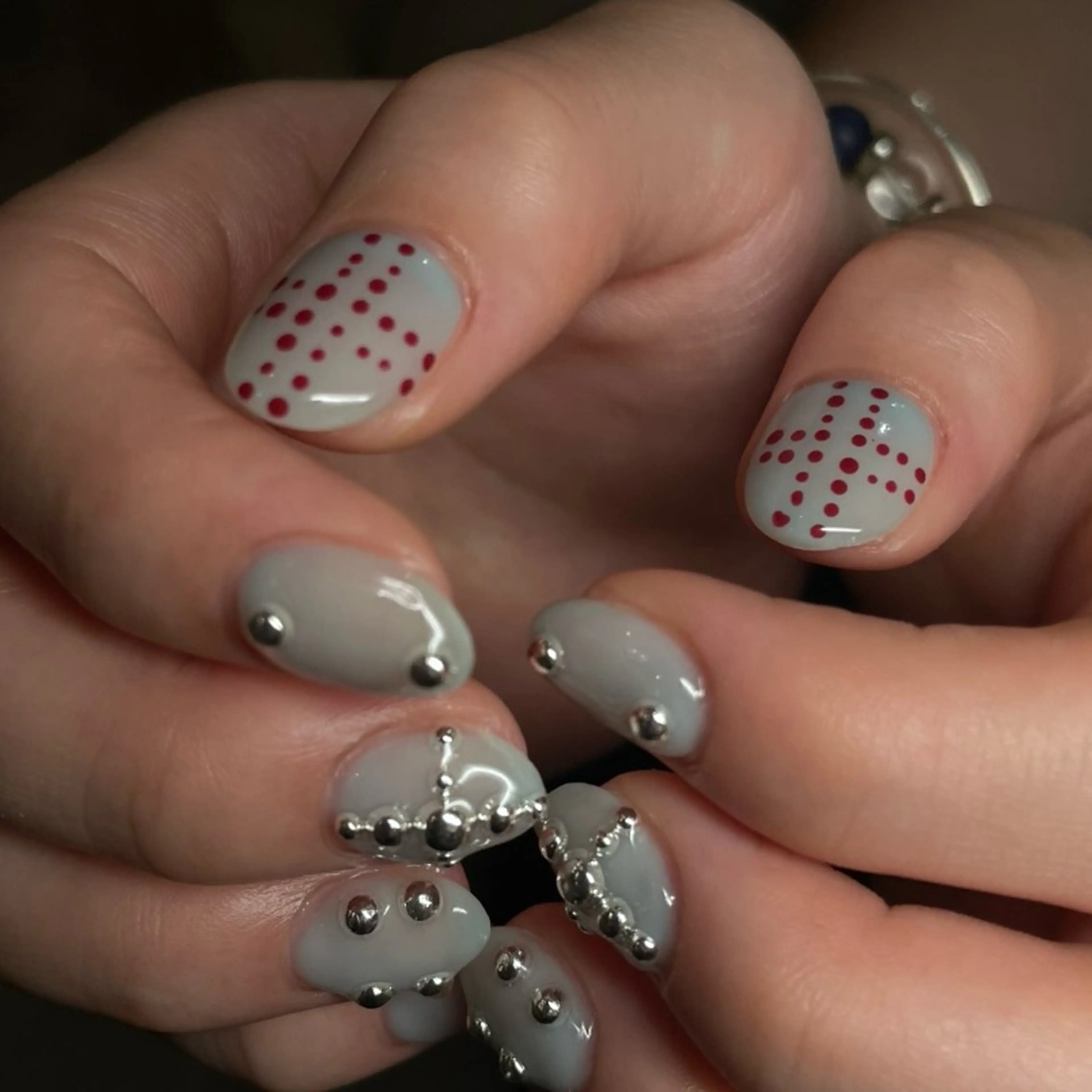 ネイル アートネイル ブルー 赤色 🦋hana / nail / AOのネイルデザイン
