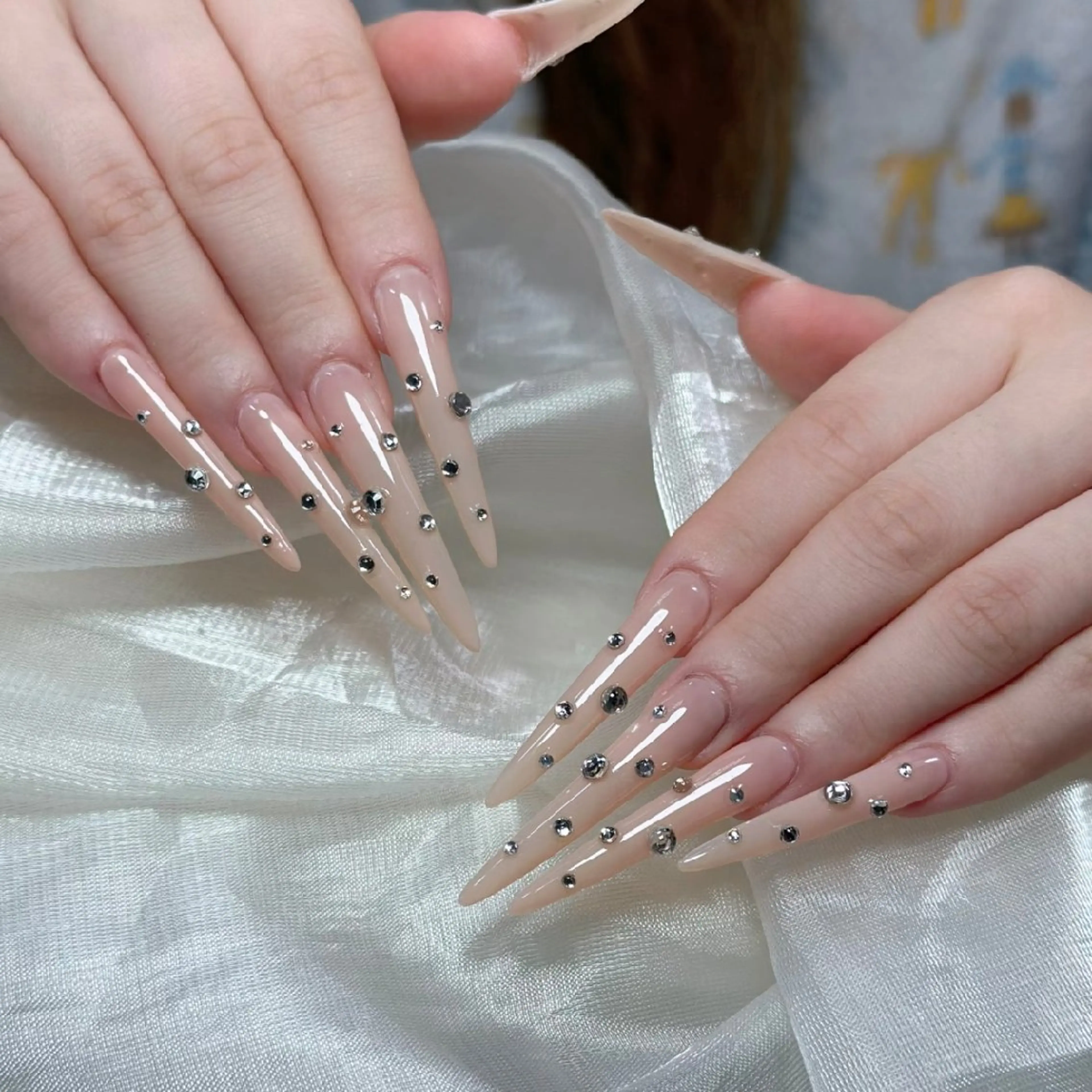 ネイル ストーンネイル ハンドネイル フィルイン・深爪矯正 長さ出し・リラク
のネイルデザイン