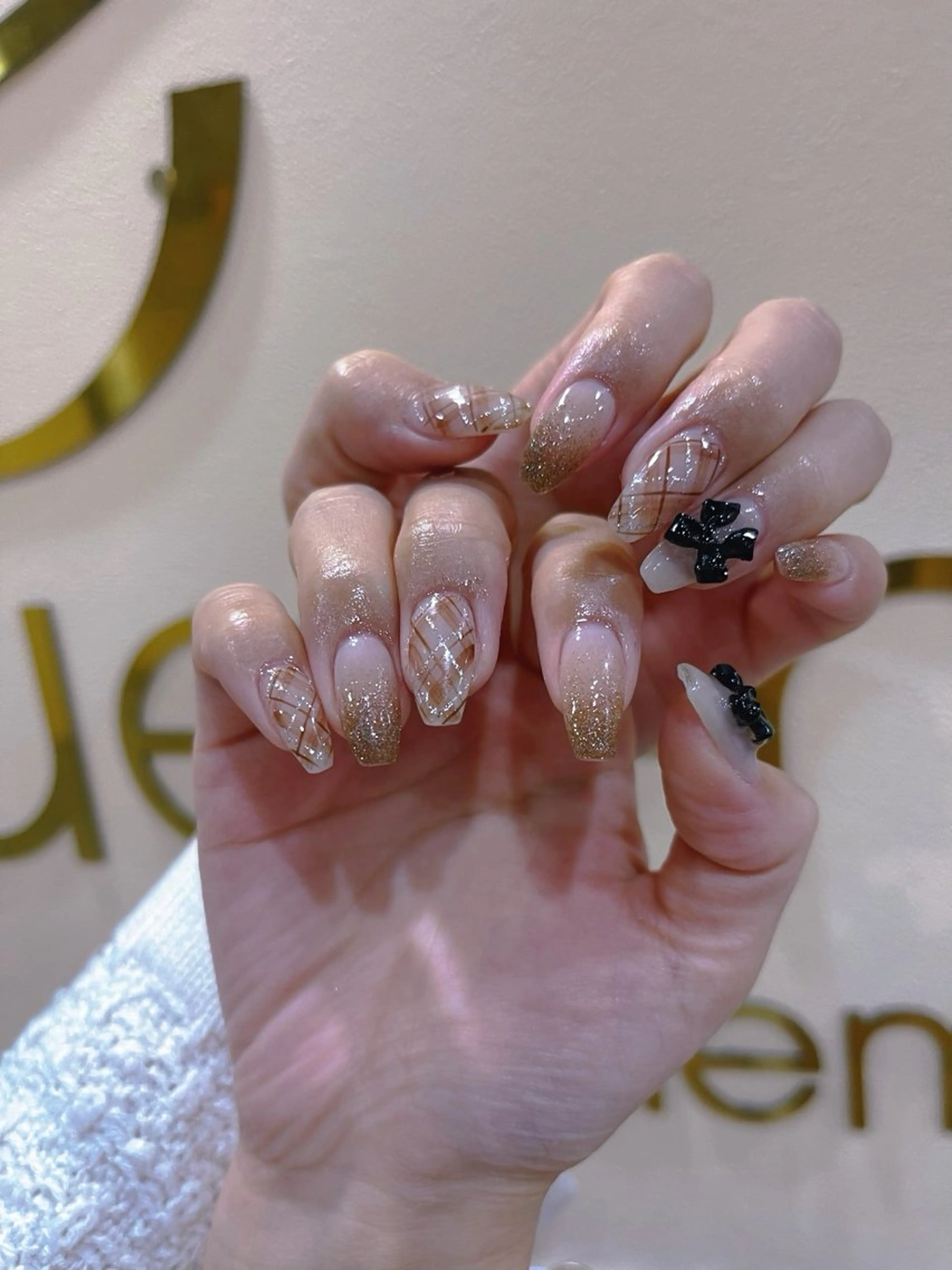 ネイル MQueen ネイルサロンマルのネイルデザイン