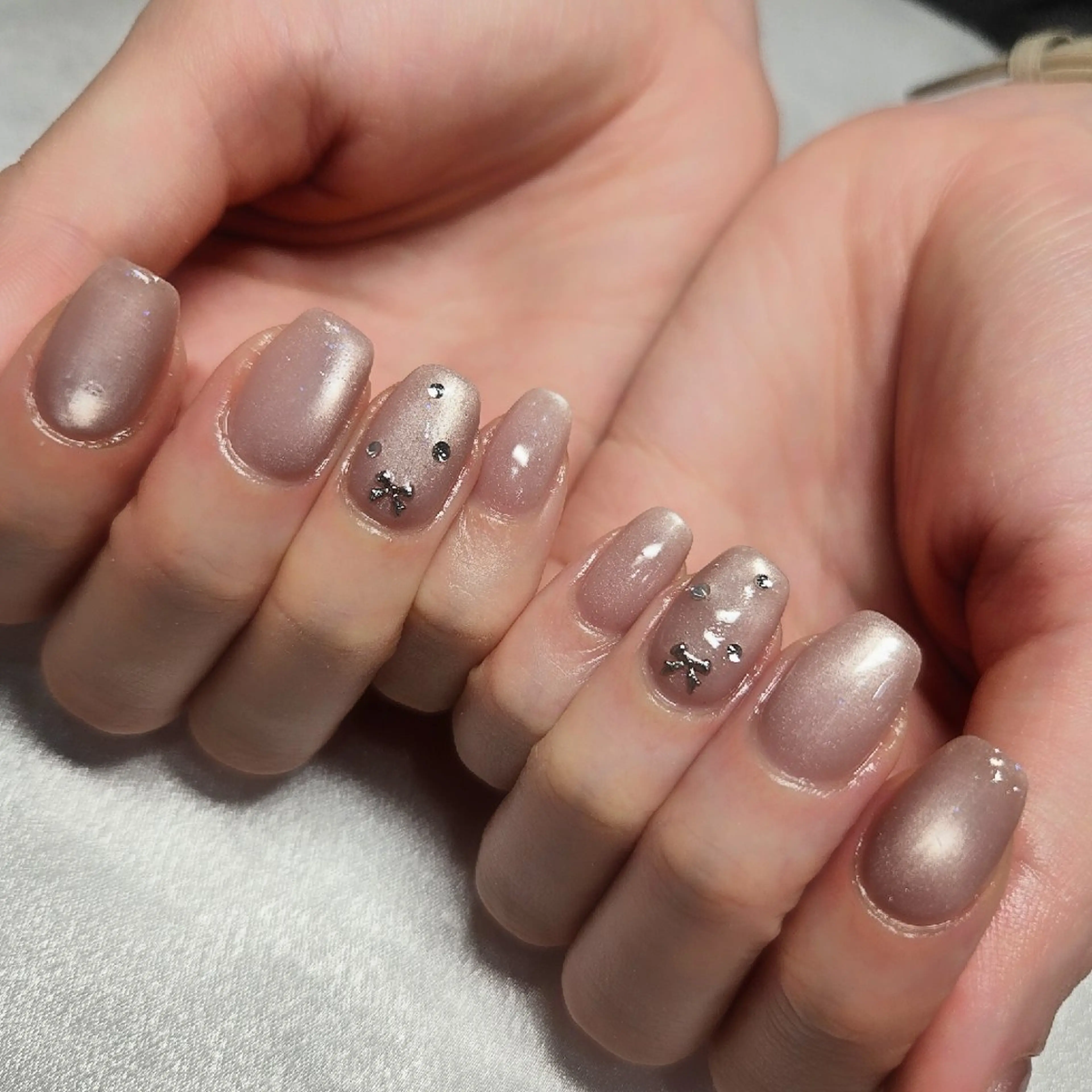 ネイル マグネットネイル マグネットワンカラー ワンカラーネイル ストーンネイル SAYA‎🤍 Riccoのネイルデザイン