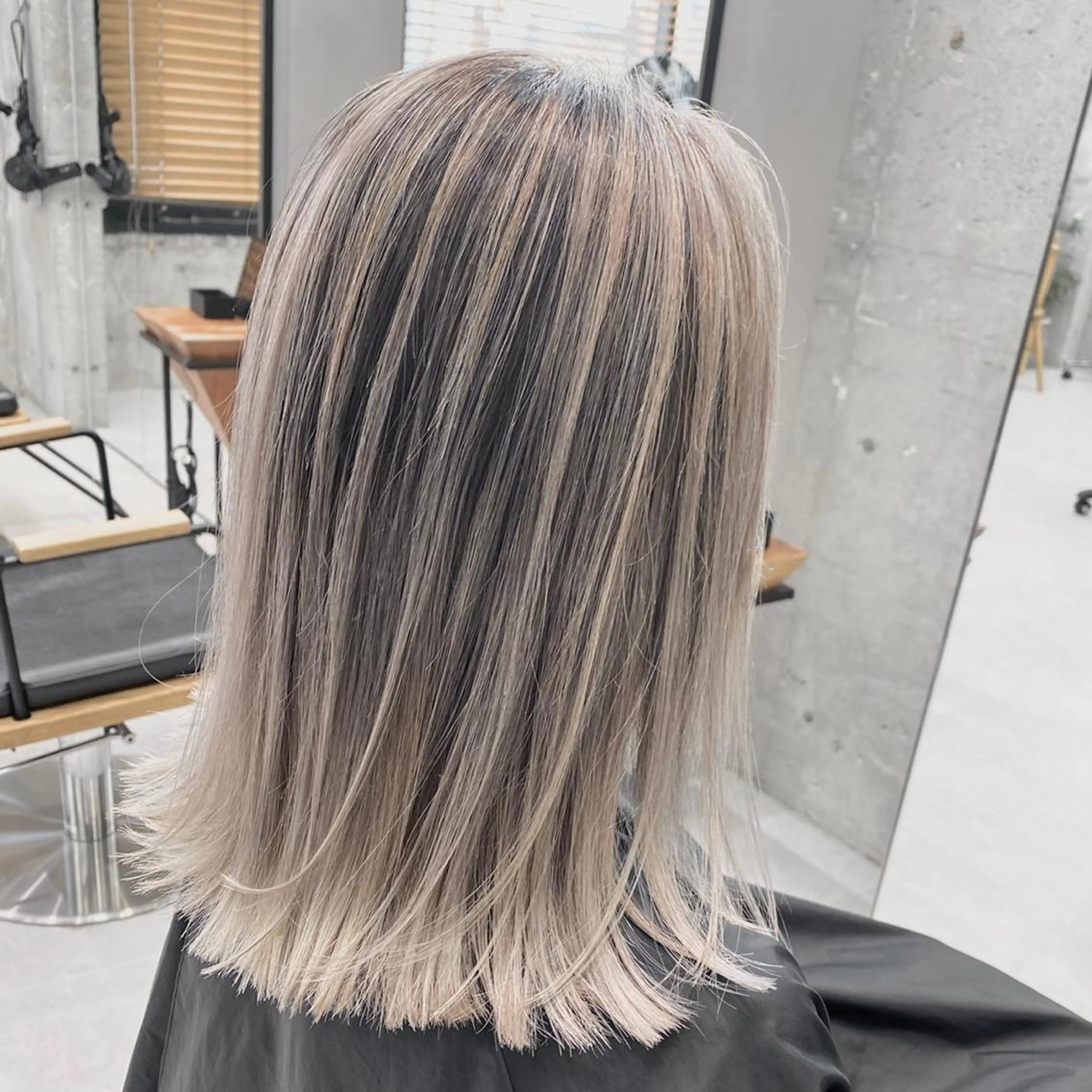 ミディアム カラー バレイヤージュ レイヤーカット 🌈透明感カラー ✨松田龍也🌈のヘアスタイル