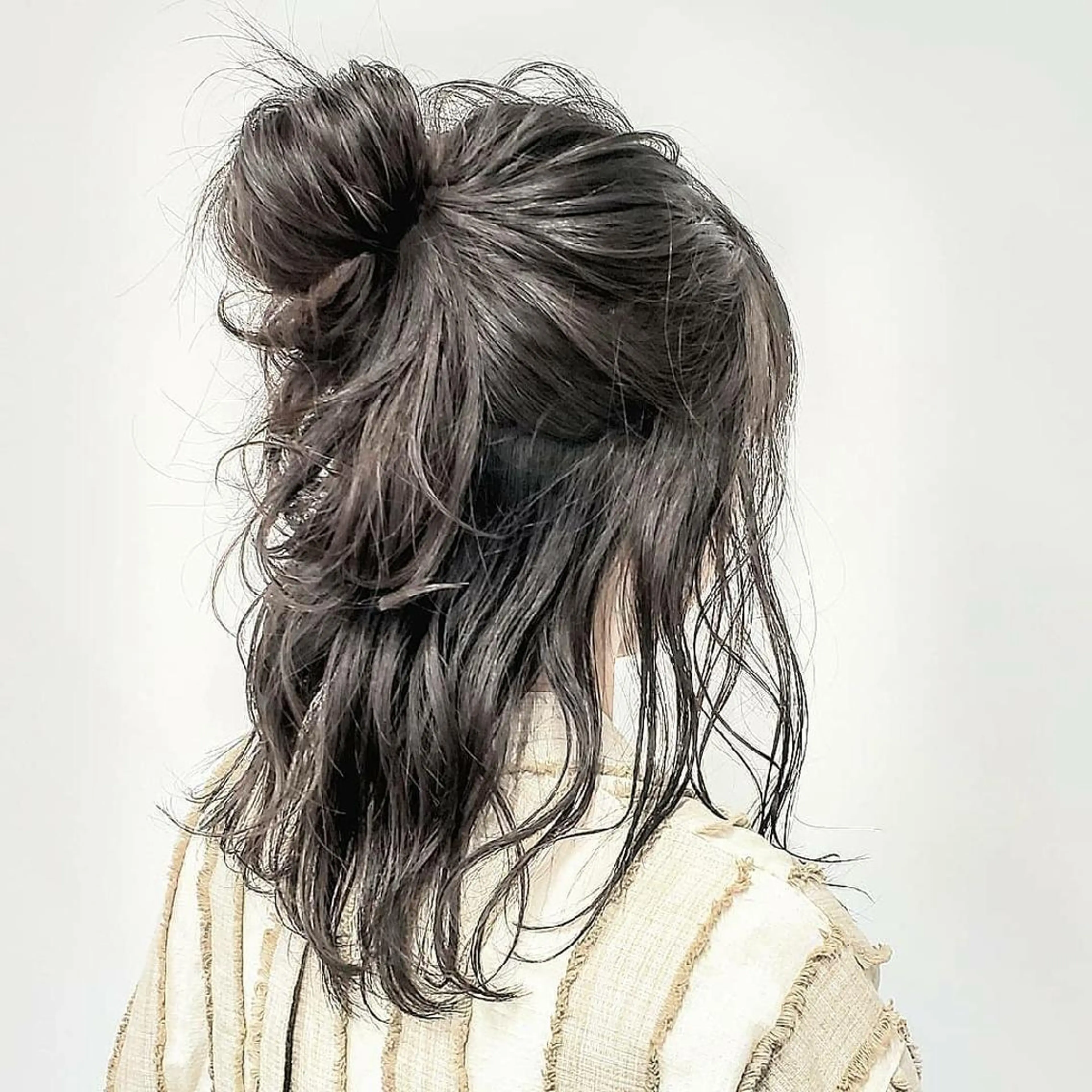 ヘアアレンジ ミディアム ハーフアップ カット ヘアカラー トリートメント 巻ける髪質改善で美髪 にデザイン✨/よしみのヘアスタイル