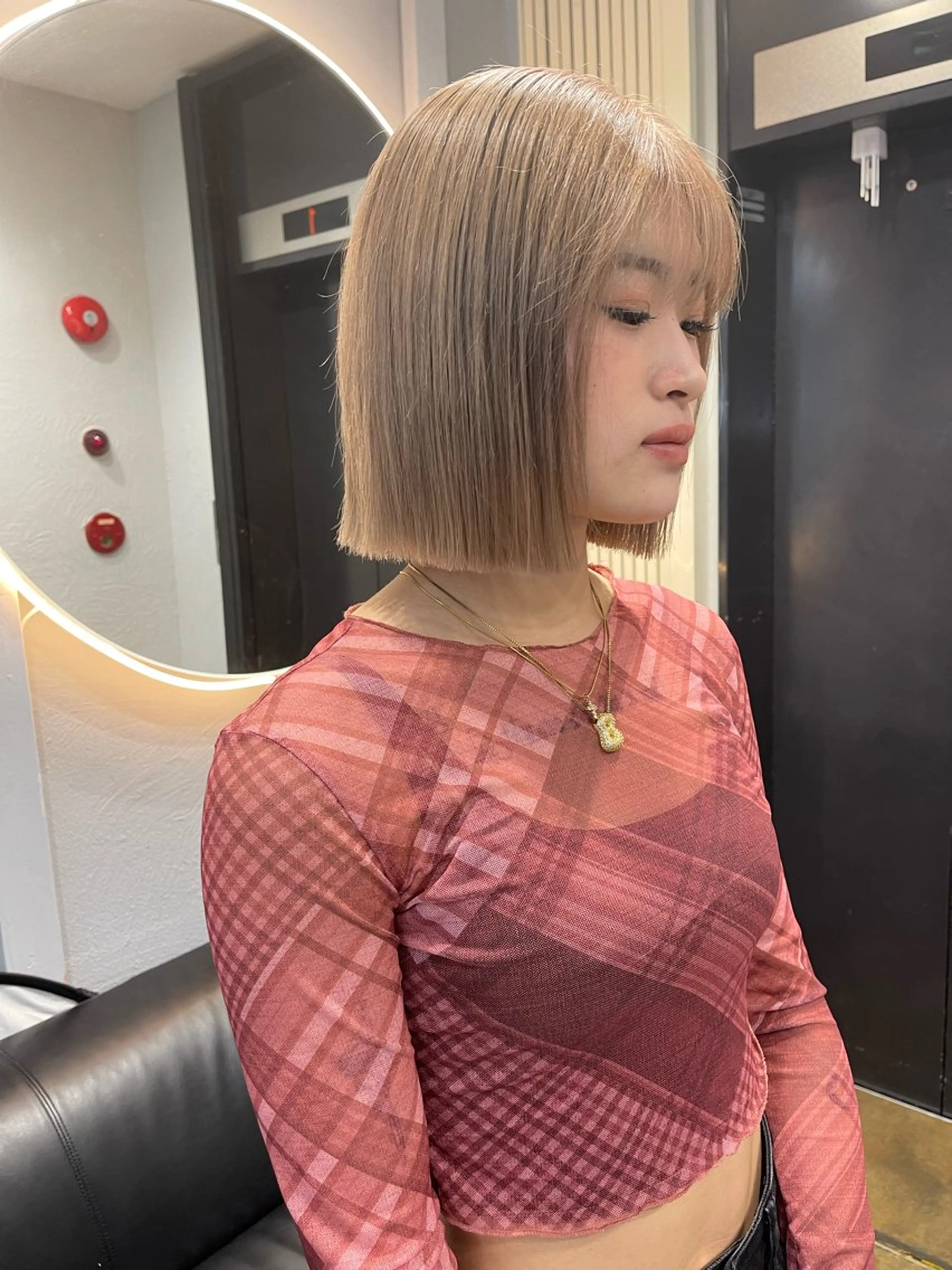 ショート カラー ベージュカラー ブリーチ ケアブリーチ デザインカラー ダブルカラー ヘアカラー トリートメント TATSUブリーチ/ ミルクティーベージュのヘアスタイル