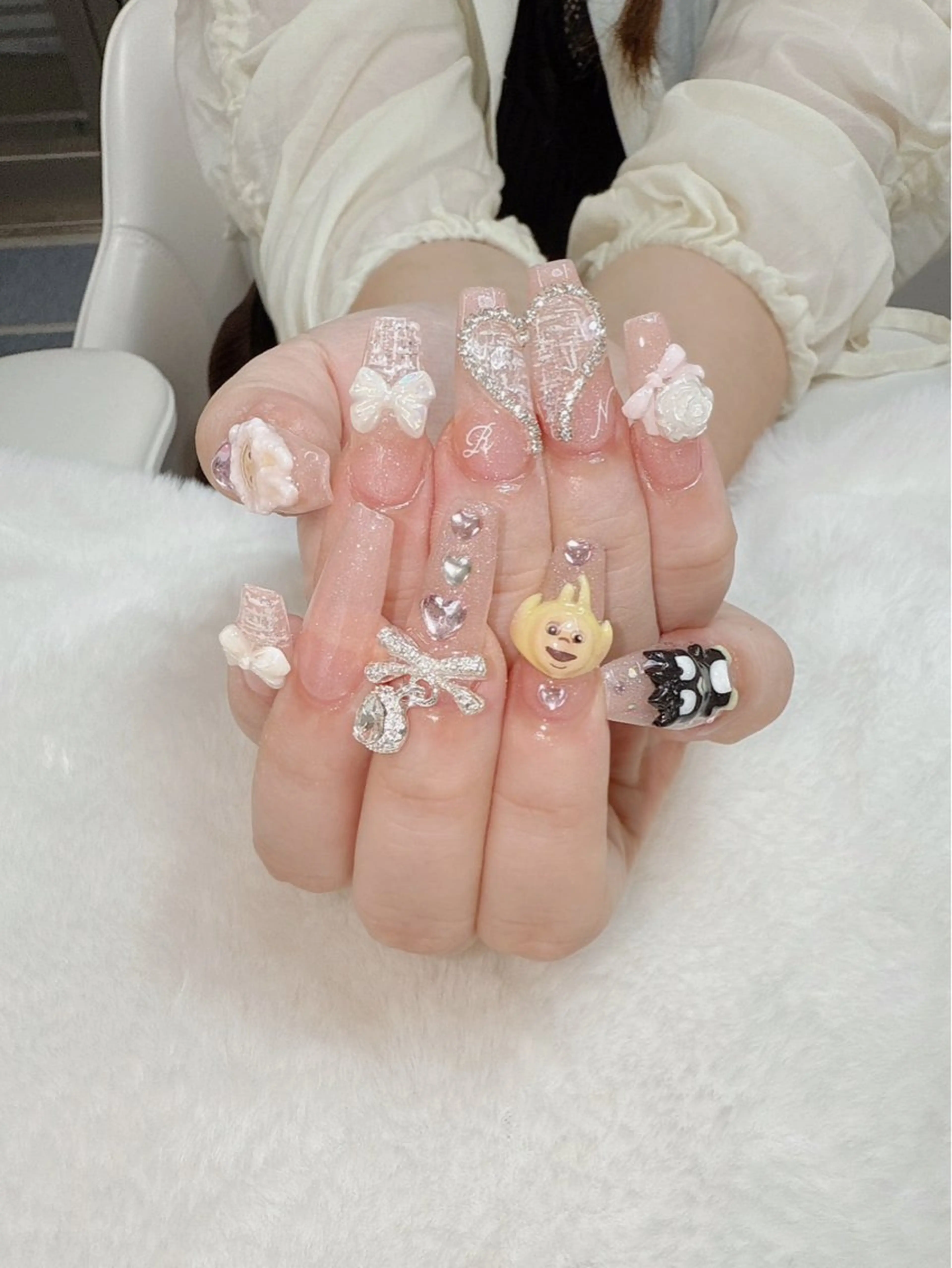 ネイル チークネイル キラキラネイル 韓国ネイル ワンホンネイル ハンドネイル Kanoネイル 大宮店のネイルデザイン