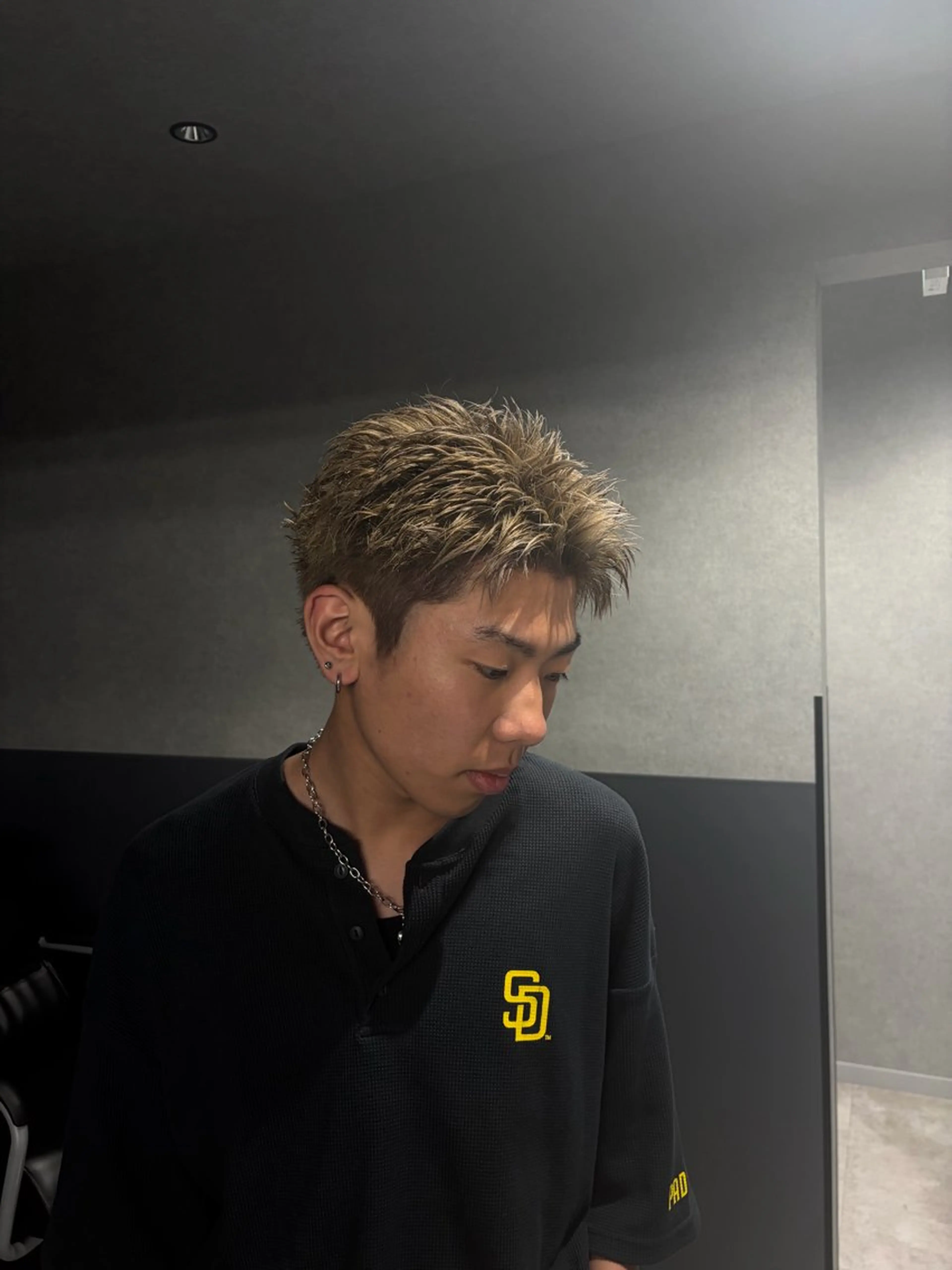 ショート カラー メンズ メンズブリーチ メンズハイトーン ベージュカラー ブリーチ ハイトーンカラー メンズカラーモデル/ トム/HOMME横浜のヘアスタイル