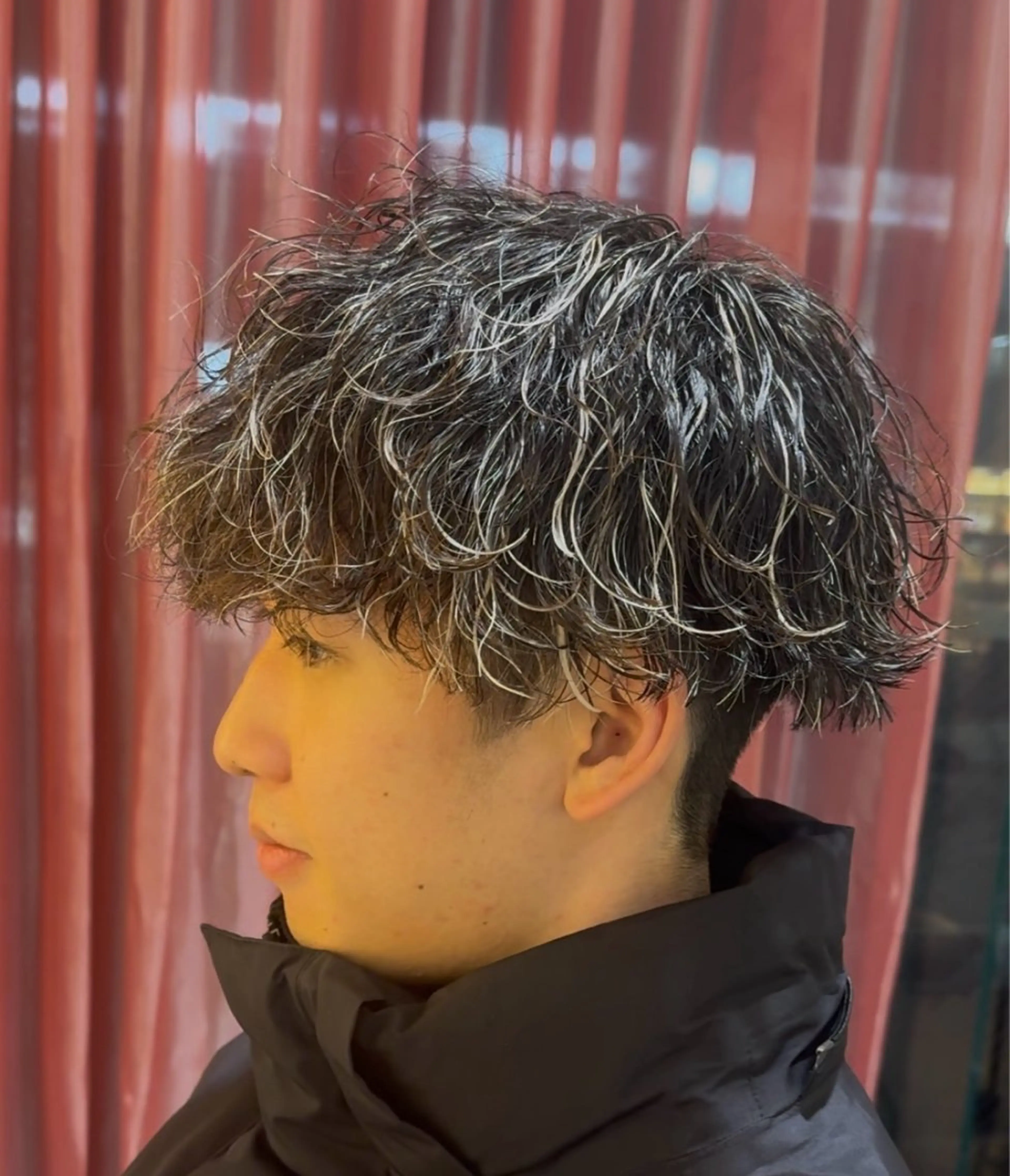 ショート カラー パーマ メンズ メンズハイライト メンズパーマ 波巻きパーマ ハイライトカラー ハイライト 原田 尚満 メンズヘア特化のヘアスタイル