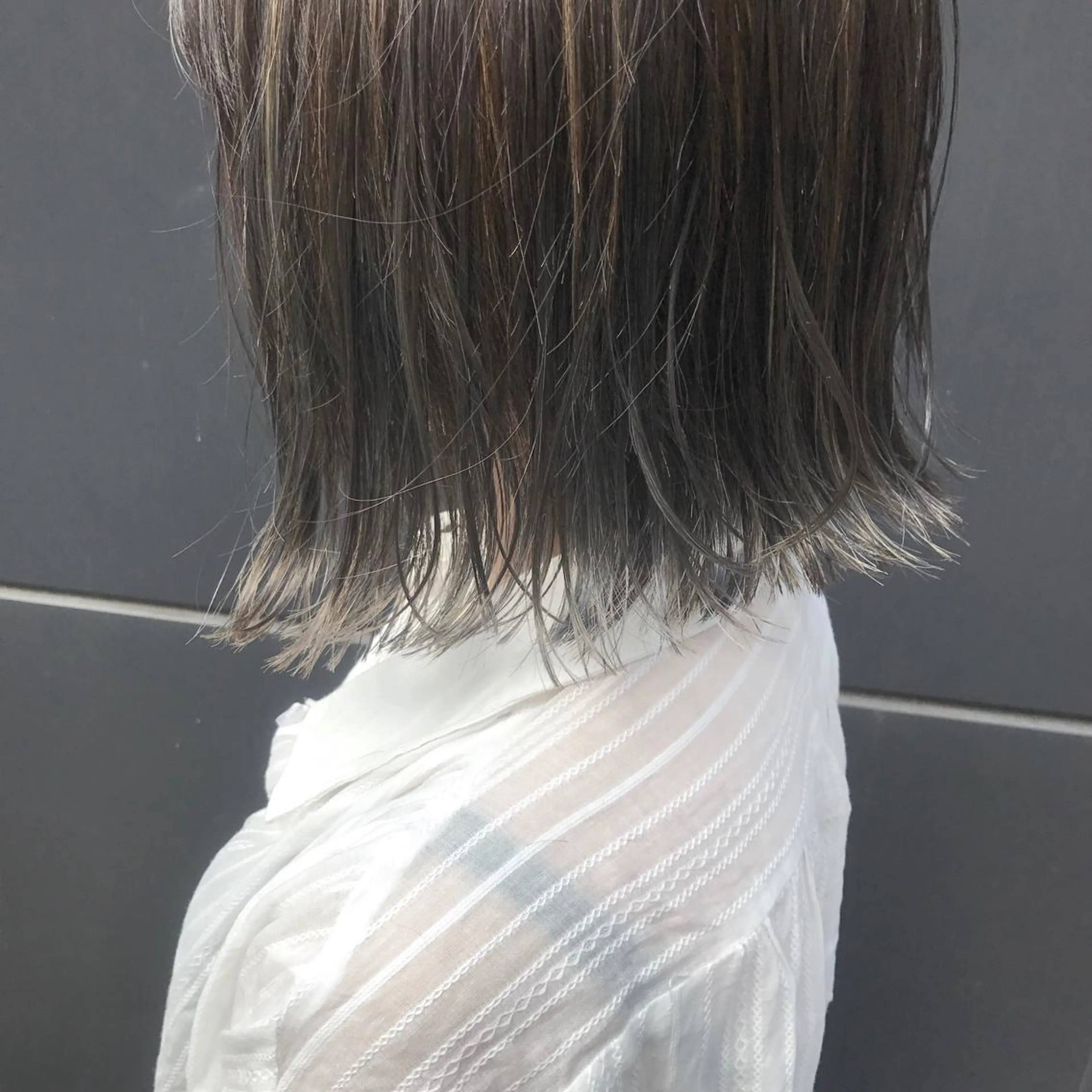 ミディアム カラー ヤスドミ ケイスケのヘアスタイル